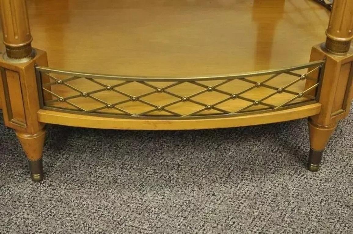 Paire de tables d'appoint en bois fruitier à deux niveaux, style Régence française vintage en vente 3