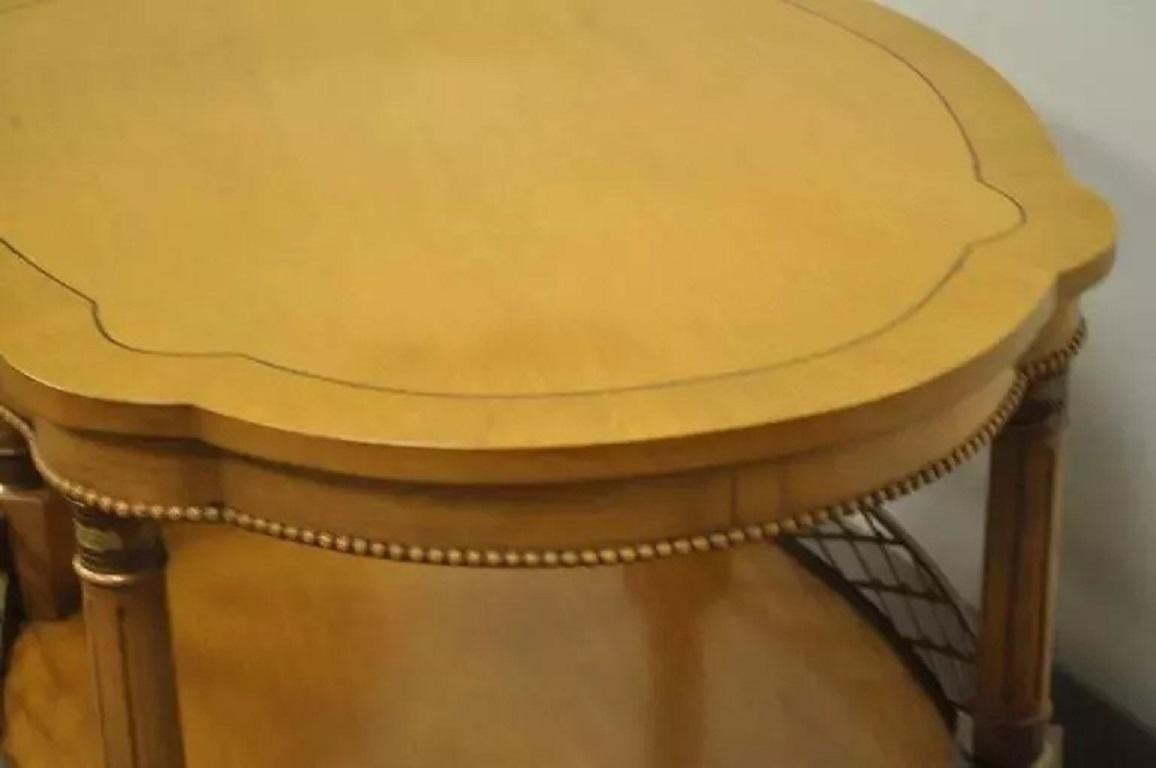 Paire de tables d'appoint en bois fruitier à deux niveaux, style Régence française vintage en vente 2