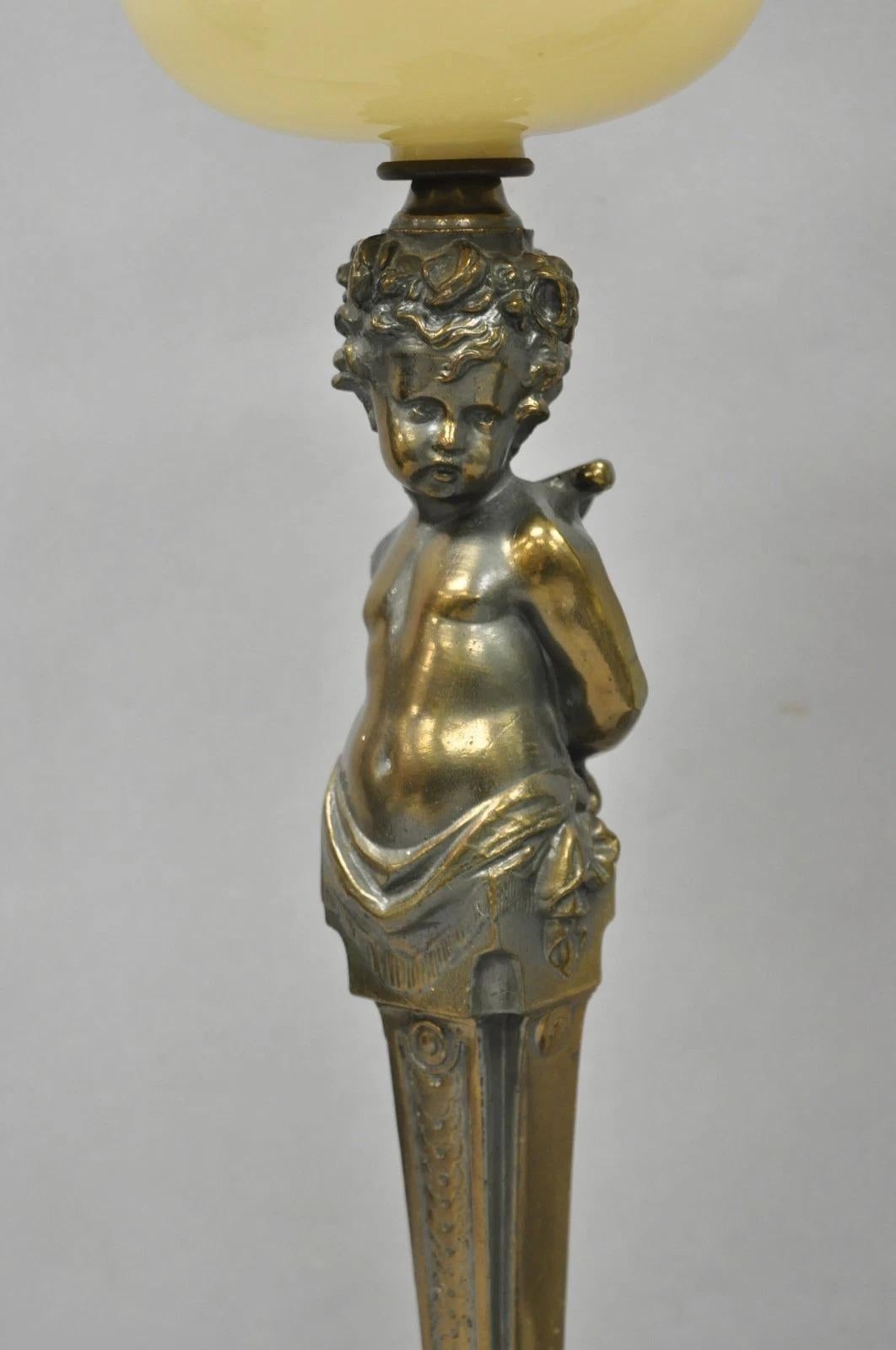 Vintage French Renaissance Brass Cherub Putti Column Cream Glass Table Lamp Pair en vente 5