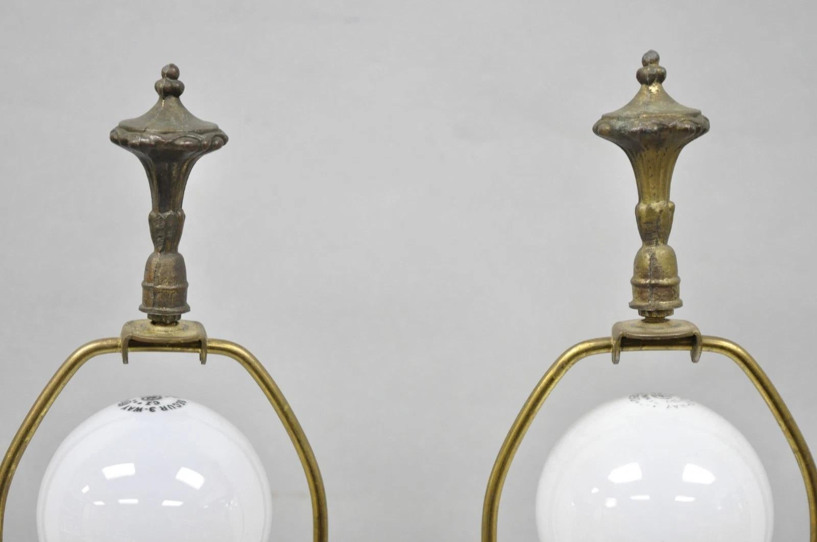 Vintage French Renaissance Brass Cherub Putti Column Cream Glass Table Lamp Pair en vente 1
