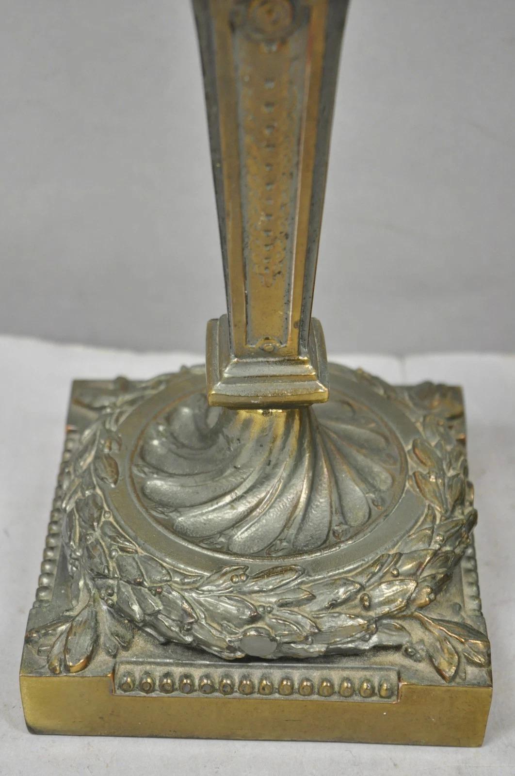 Vintage French Renaissance Brass Cherub Putti Column Cream Glass Table Lamp Pair en vente 3