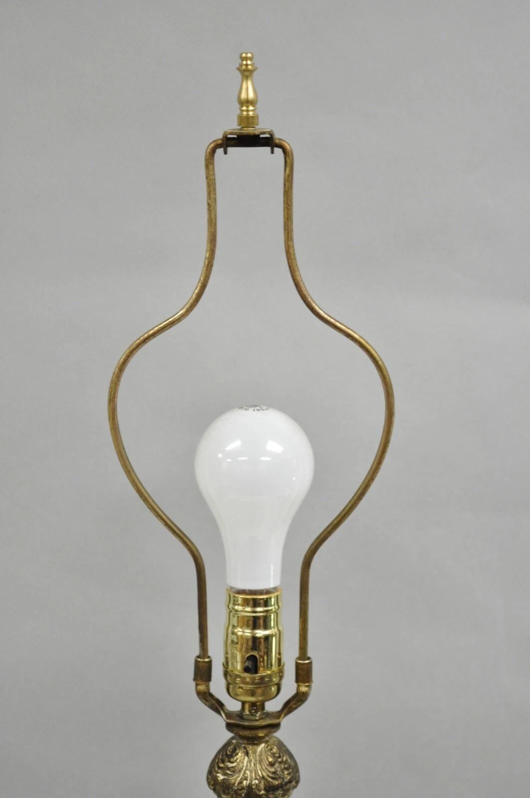 Lampada da tavolo con brocca e urna in bronzo figurata di grandi dimensioni del Rinascimento francese. in vendita 5