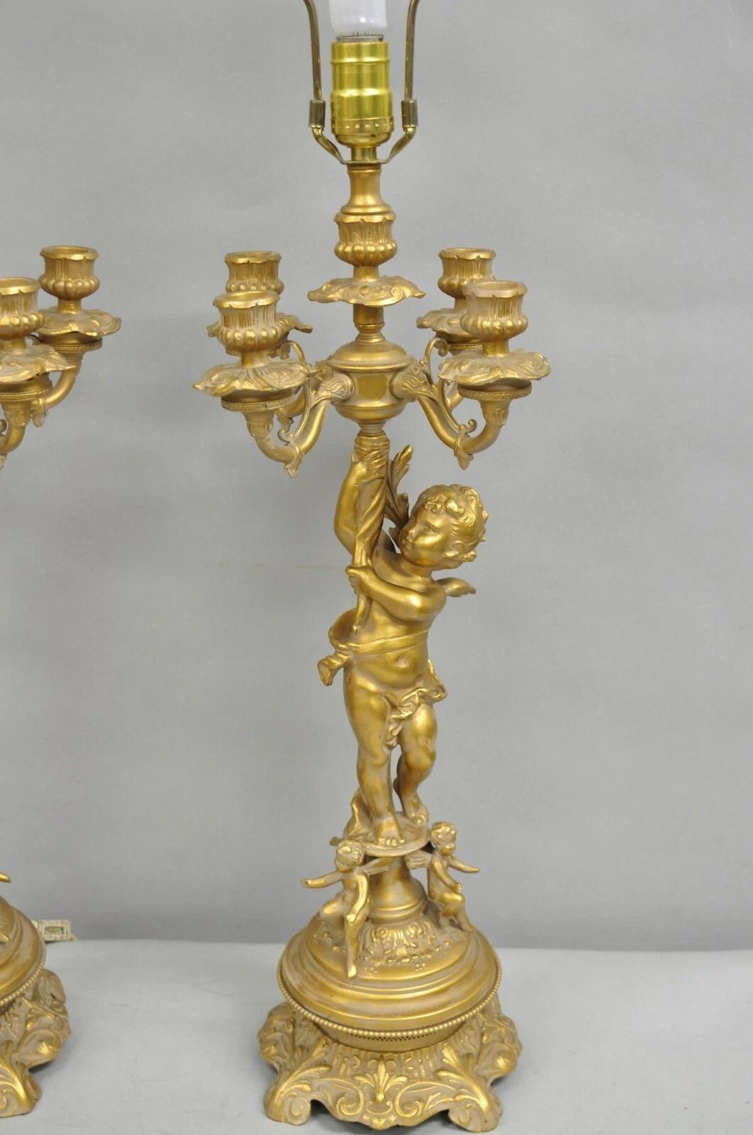 Sconosciuto Lampada da tavolo a candelabro d'oro francese rinascimentale Luigi XV - una coppia in vendita