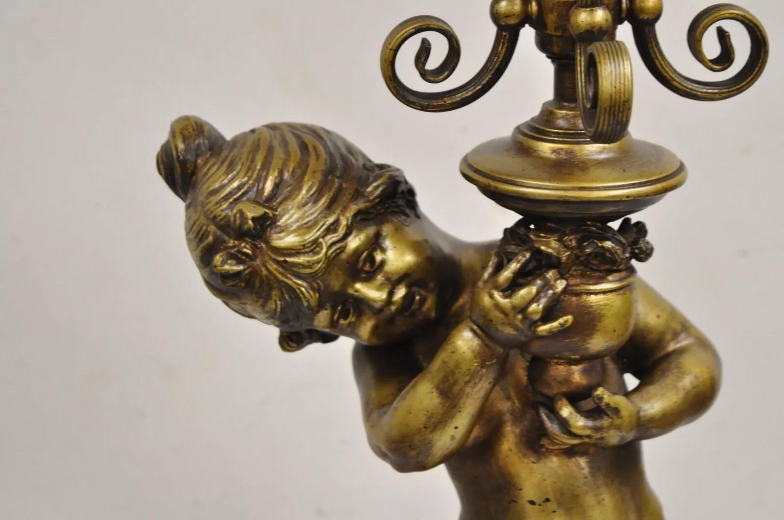 Lámpara de sobremesa Vintage French Renaissance Metal Figural Girl Cherub Putti Candelabra en venta 1