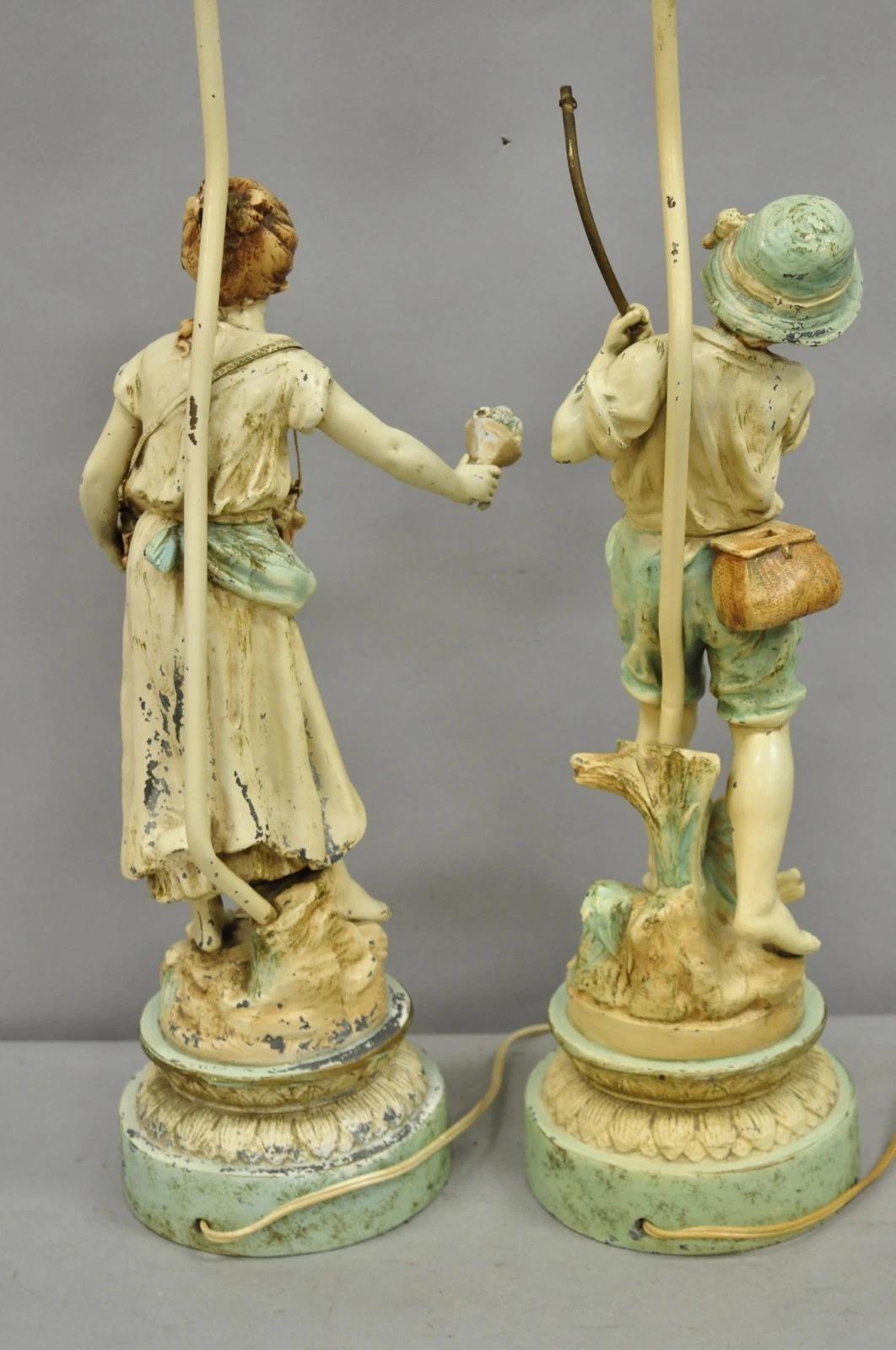Lampe de table figurative garçon et fille en métal French Renaissance - une paire en vente 4