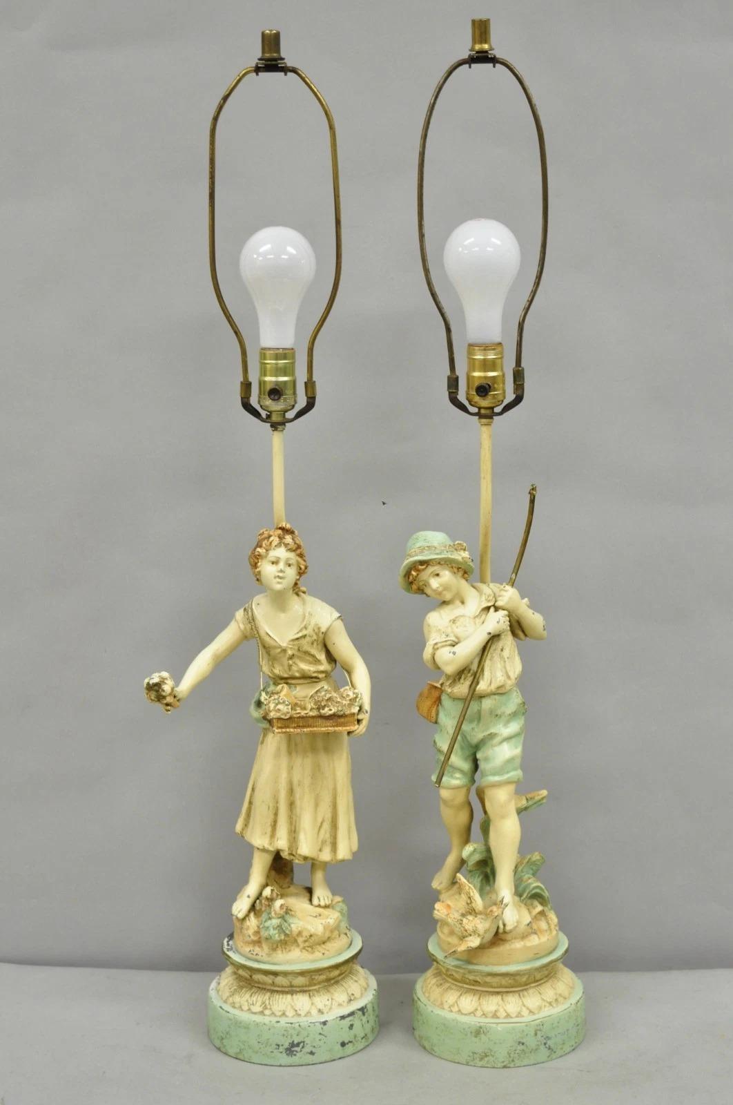 Lampe de table figurative garçon et fille en métal French Renaissance - une paire en vente 6
