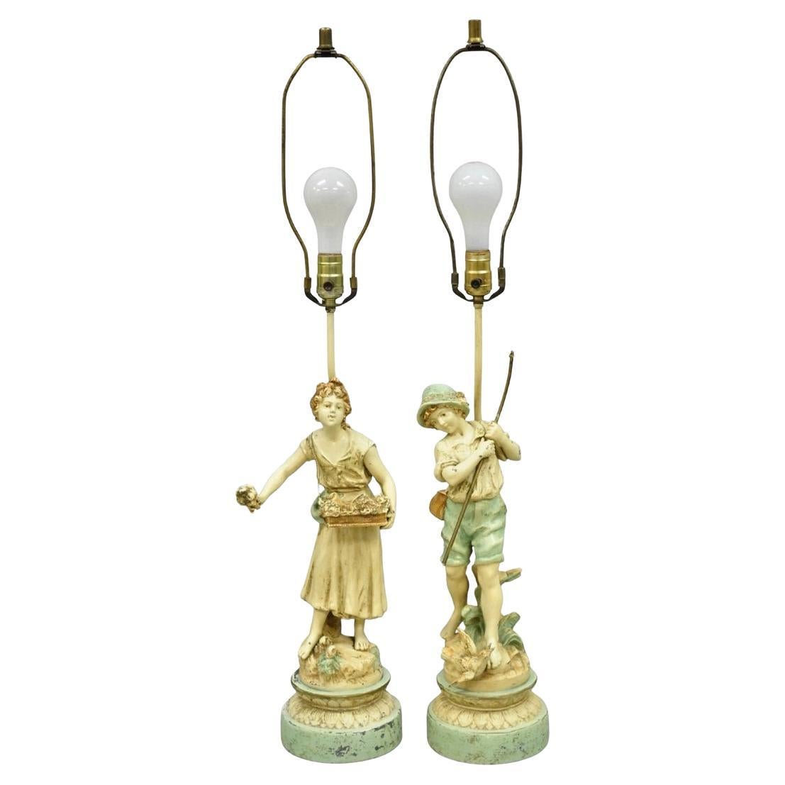 Lampada da tavolo figurata ragazzo e ragazza di Moreau in metallo del Rinascimento francese d'epoca - una coppia