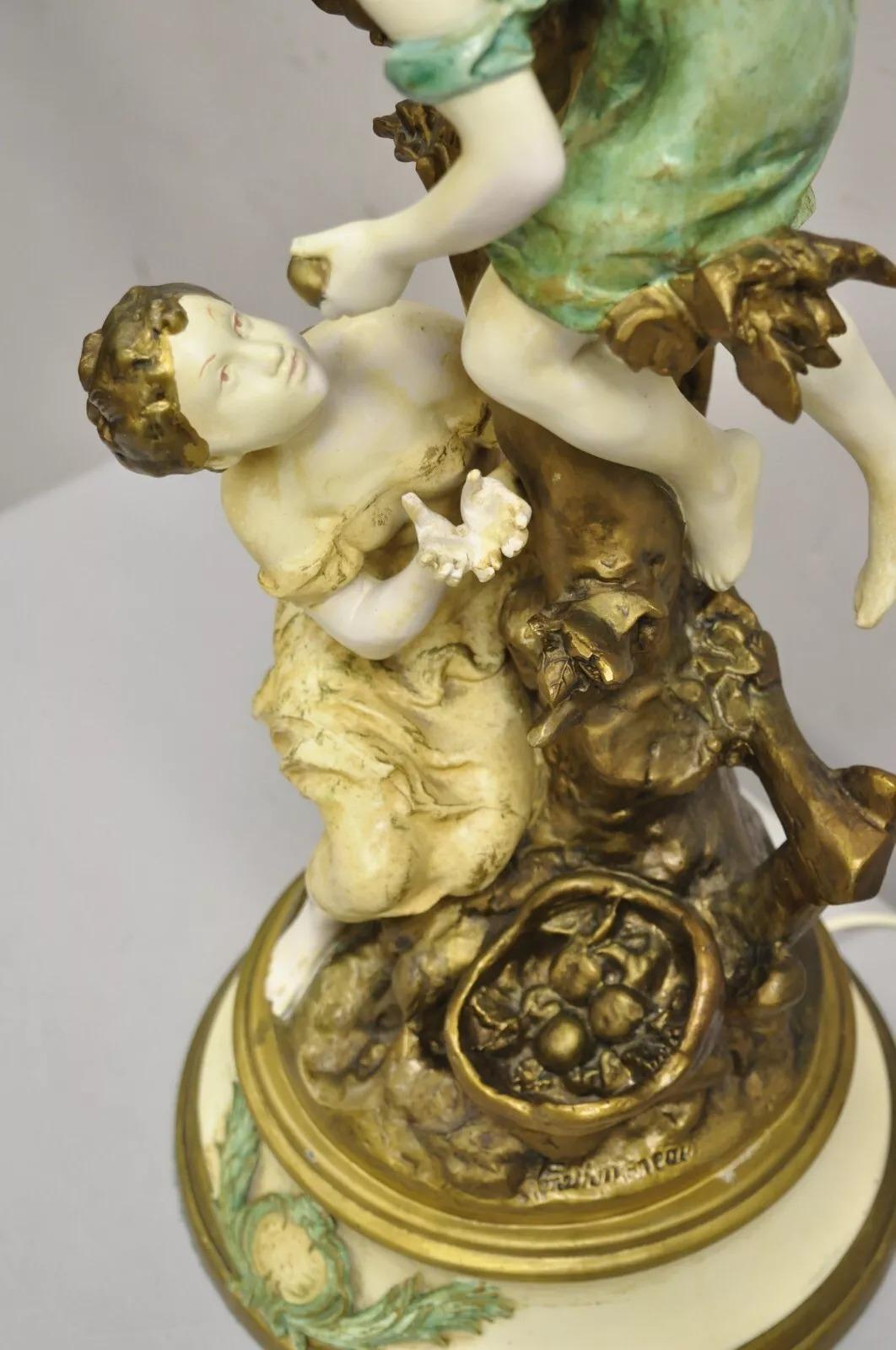 Vintage French Renaissance Moreau Metall Junge und Mädchen große figurale Tischlampe (20. Jahrhundert) im Angebot