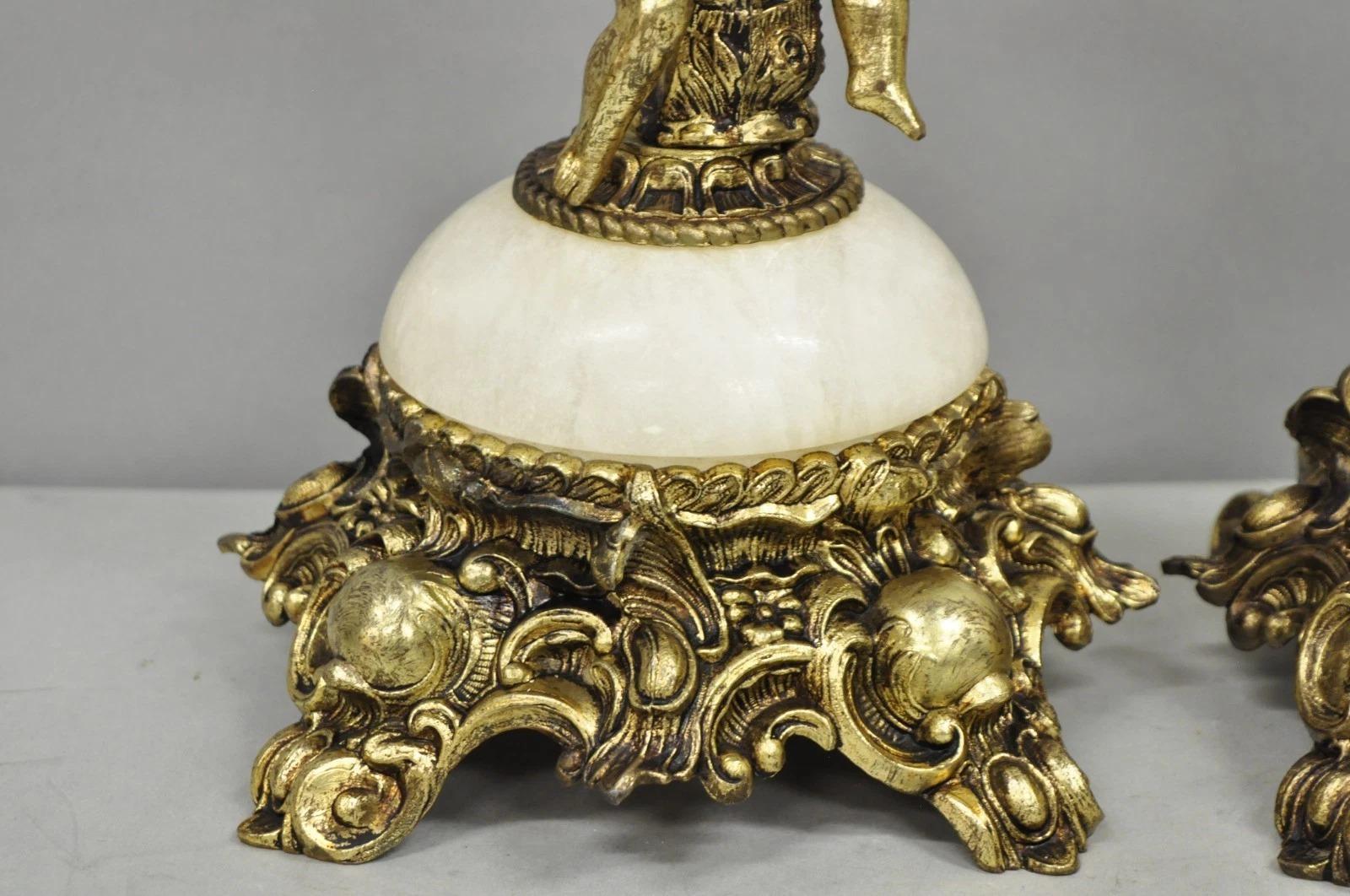 Paire de lampes de table en albâtre et laiton avec chérubin, Vintage French Rococo Renaissance - une paire en vente 3