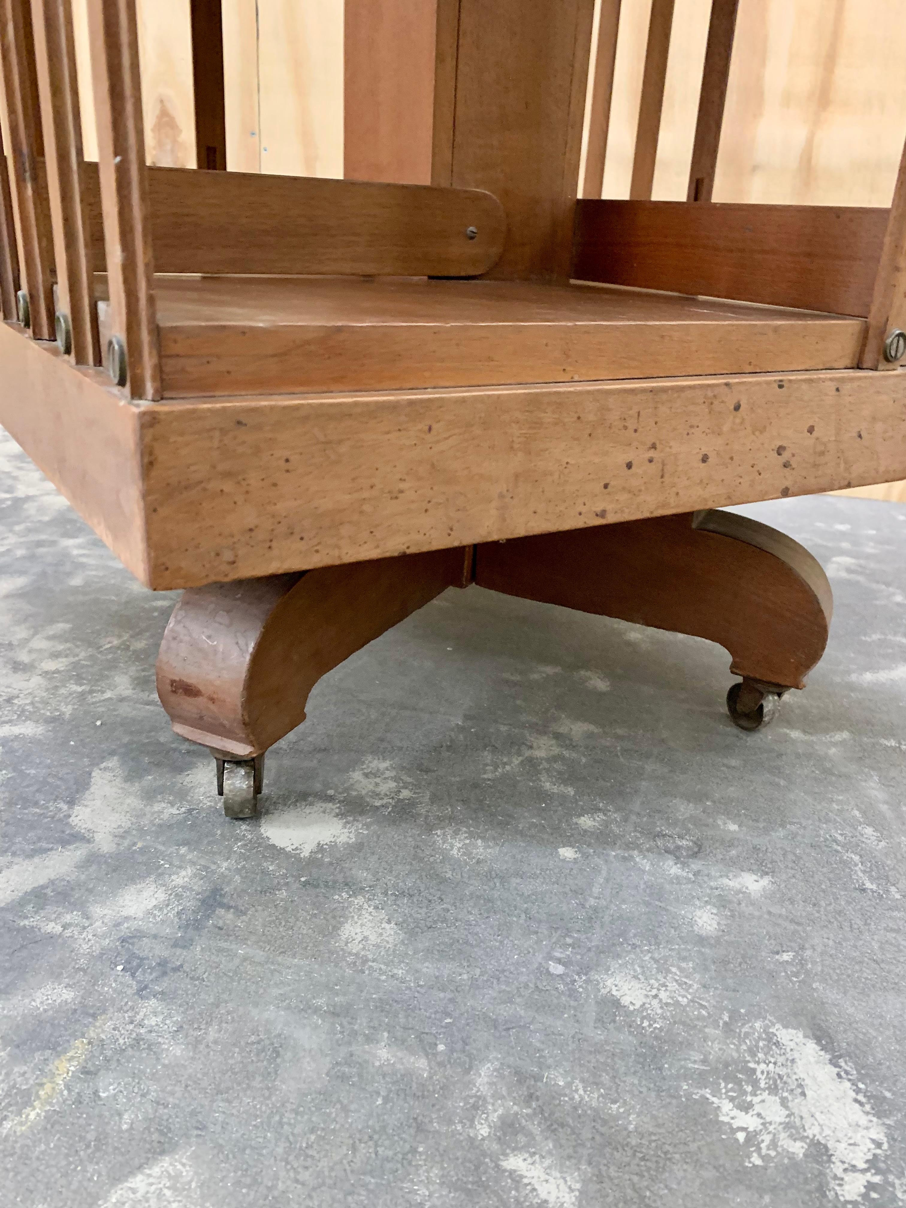 Estantería giratoria francesa vintage en venta 1
