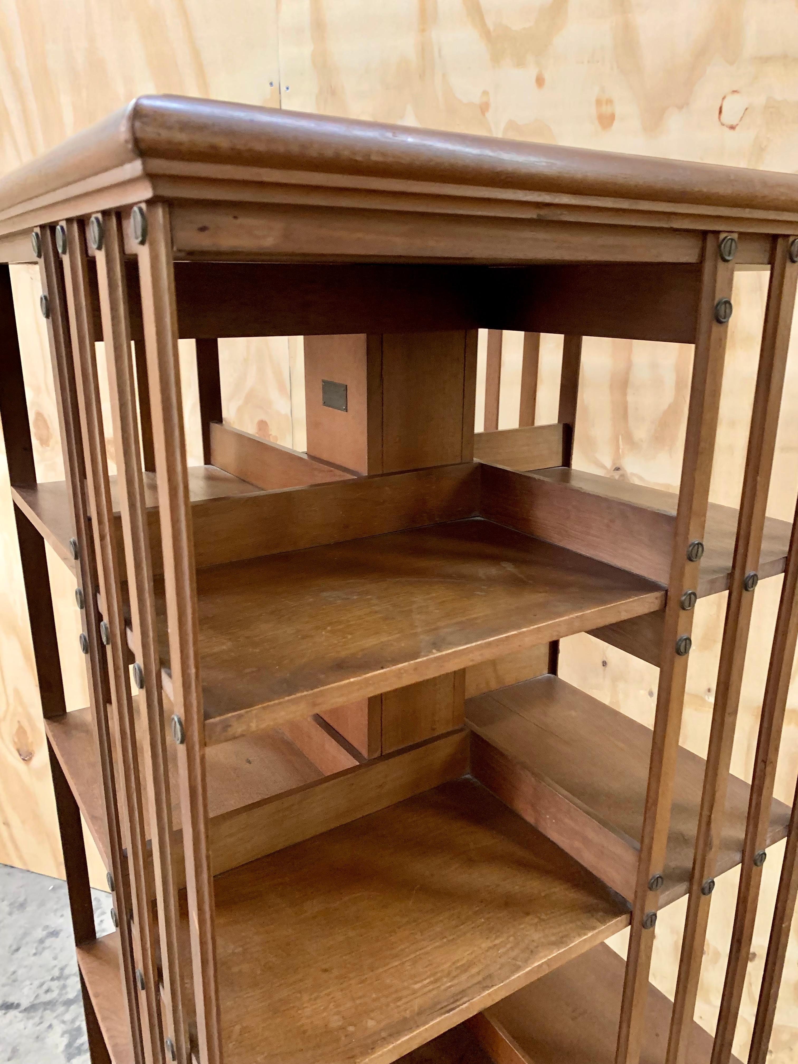 Estantería giratoria francesa vintage en venta 2