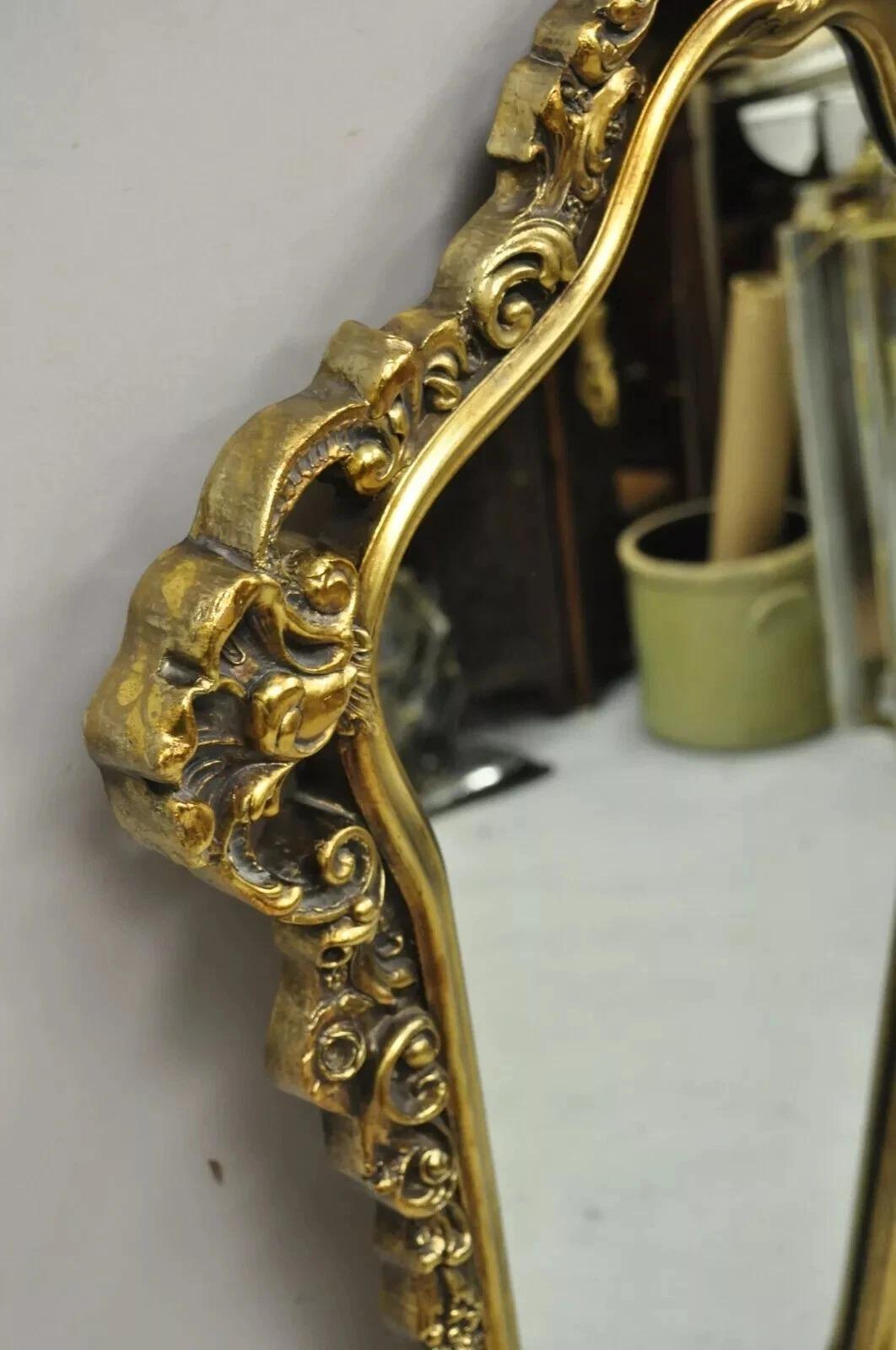 Miroir mural de style baroque rococo français avec cadre doré orné Bon état - En vente à Philadelphia, PA