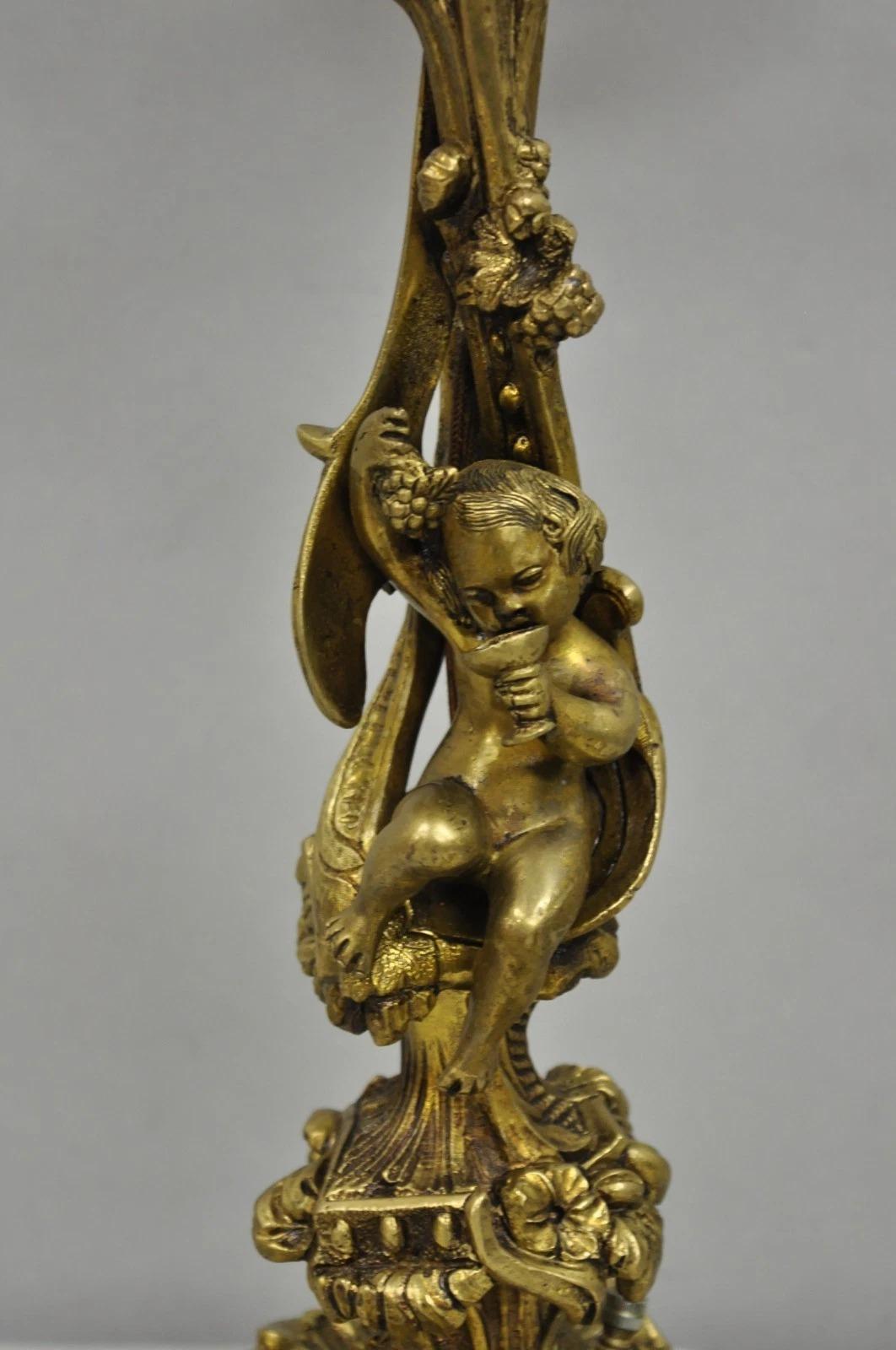 Inconnu Vintage French Rococo Louis XV Brass Marble Figural Cherub Candelabra Table Lamp en vente