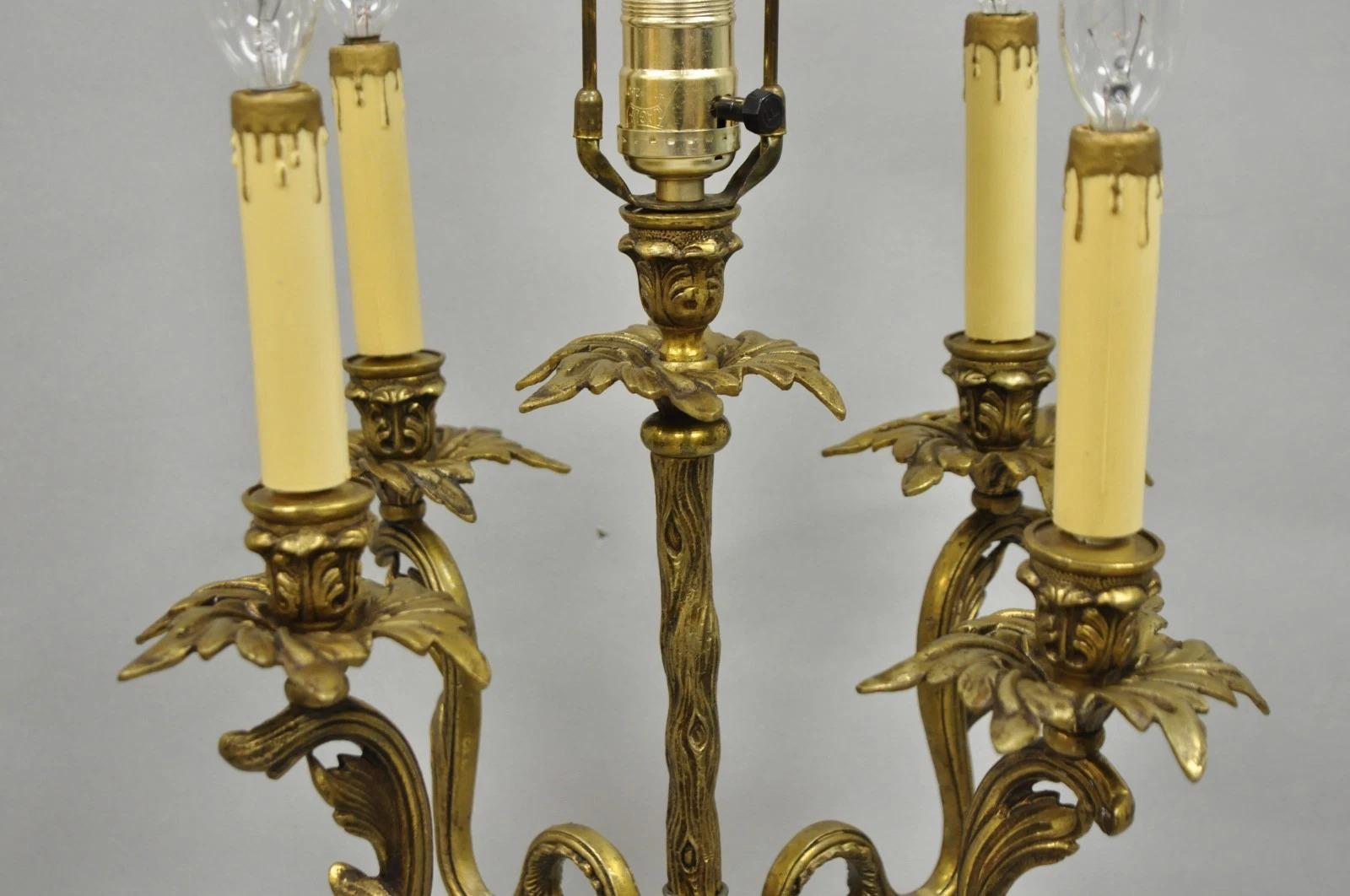 20ième siècle Vintage French Rococo Louis XV Brass Marble Figural Cherub Candelabra Table Lamp en vente