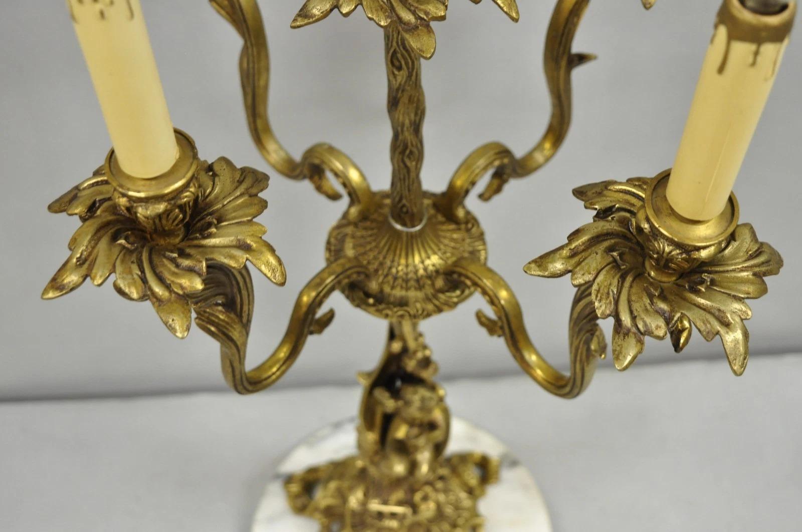 Laiton Vintage French Rococo Louis XV Brass Marble Figural Cherub Candelabra Table Lamp en vente