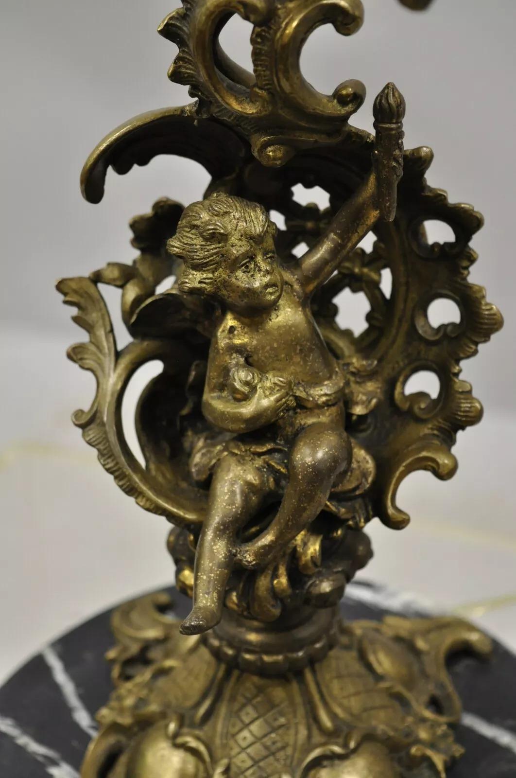 Lámpara de mesa vintage de estilo French Rococo con querubín figurado de latón y mármol Desconocido en venta