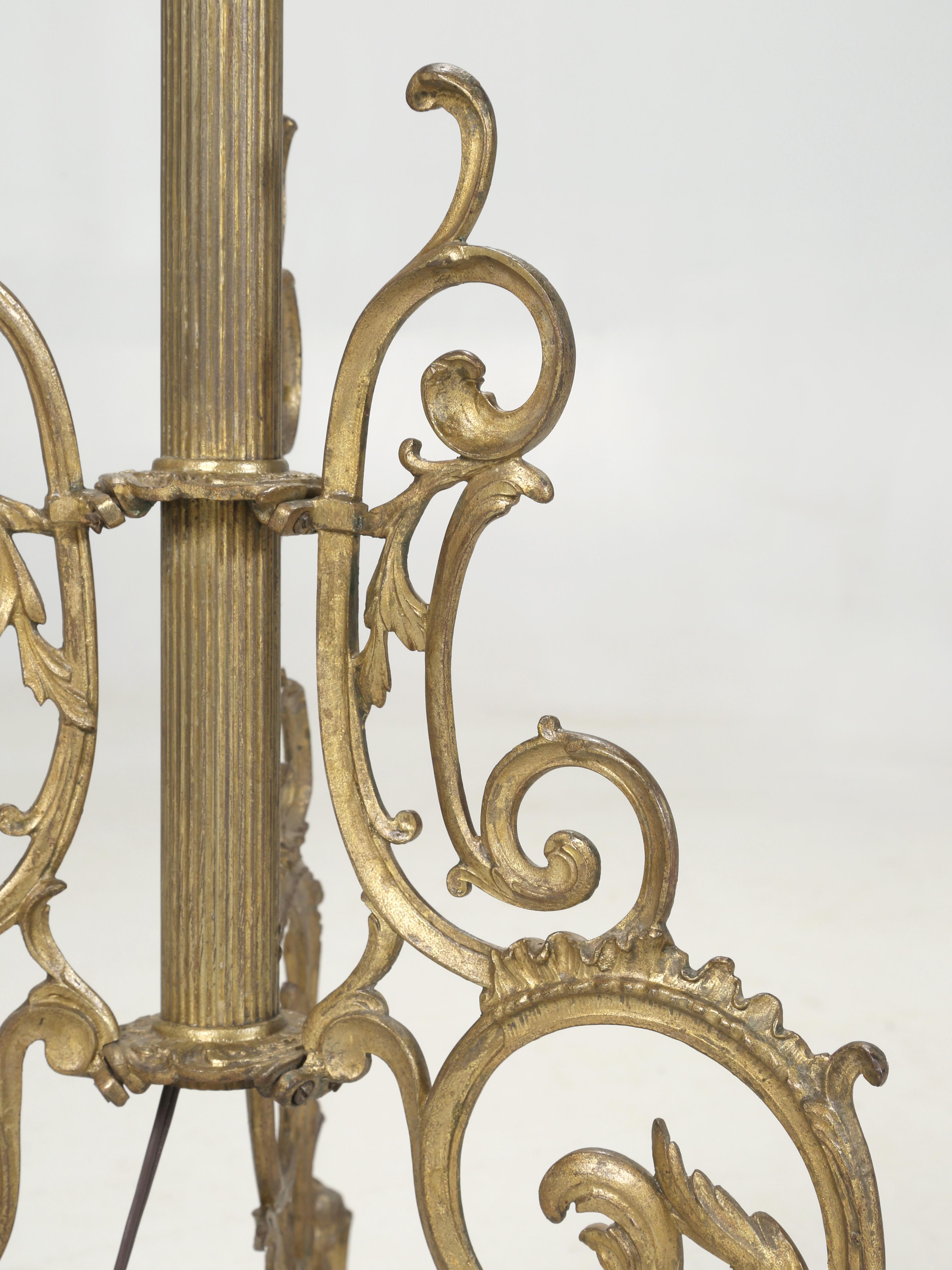Lampada da terra dorata in stile French Rococo vintage con altezza regolabile in vendita 3