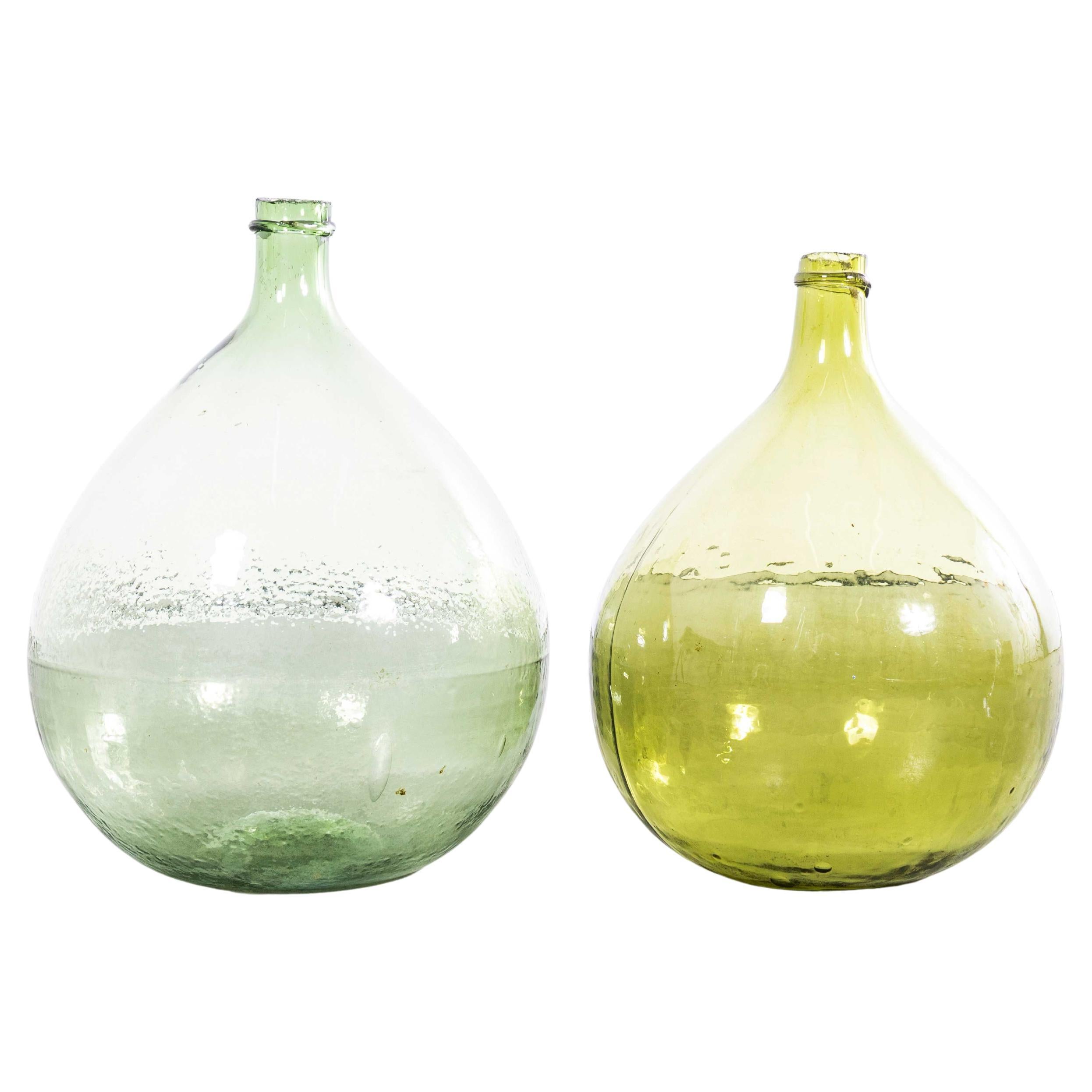 Damigiane rotonde francesi d'epoca in vetro verde e ambra - Coppia