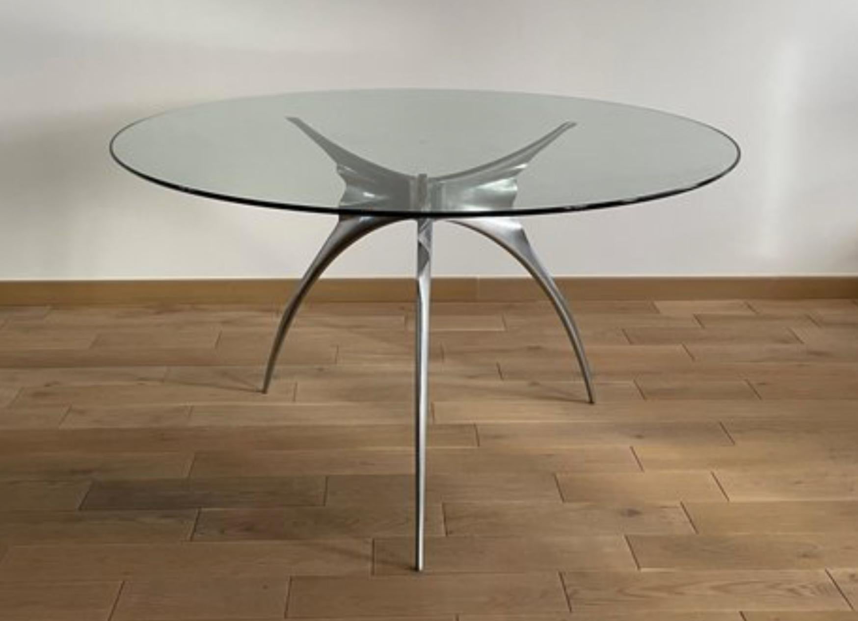 French round table water model Errance by Bernard Dequet for Protis and dating from the 70s. Polished aluminum sculptural base on which a tempered glass rests. The base can be disposed in both directions. Very good general condition. Vintage Design.