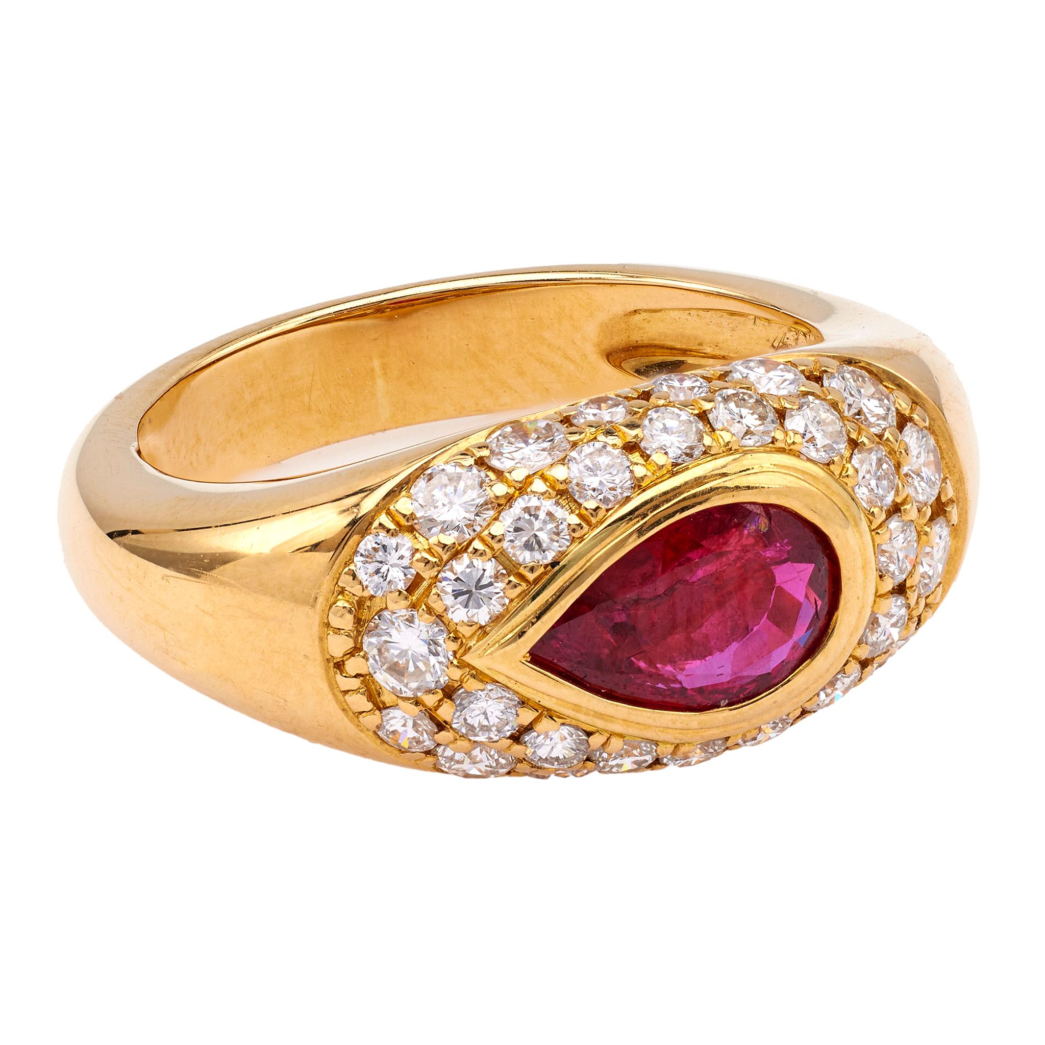 Women's or Men's Vintage French Ruby and Diamond 18k Yellow Gold Ring For Sale