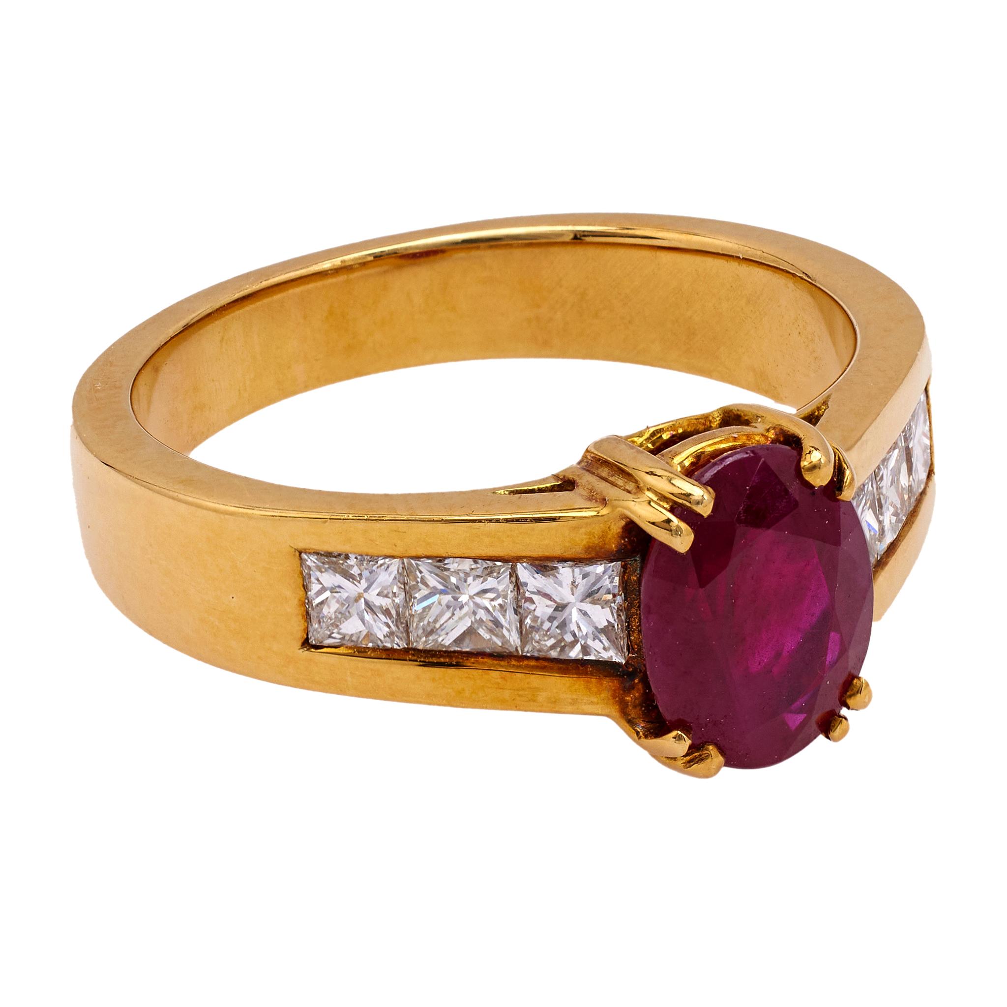 Women's or Men's Vintage French Ruby and Diamond 18k Yellow Gold Ring For Sale