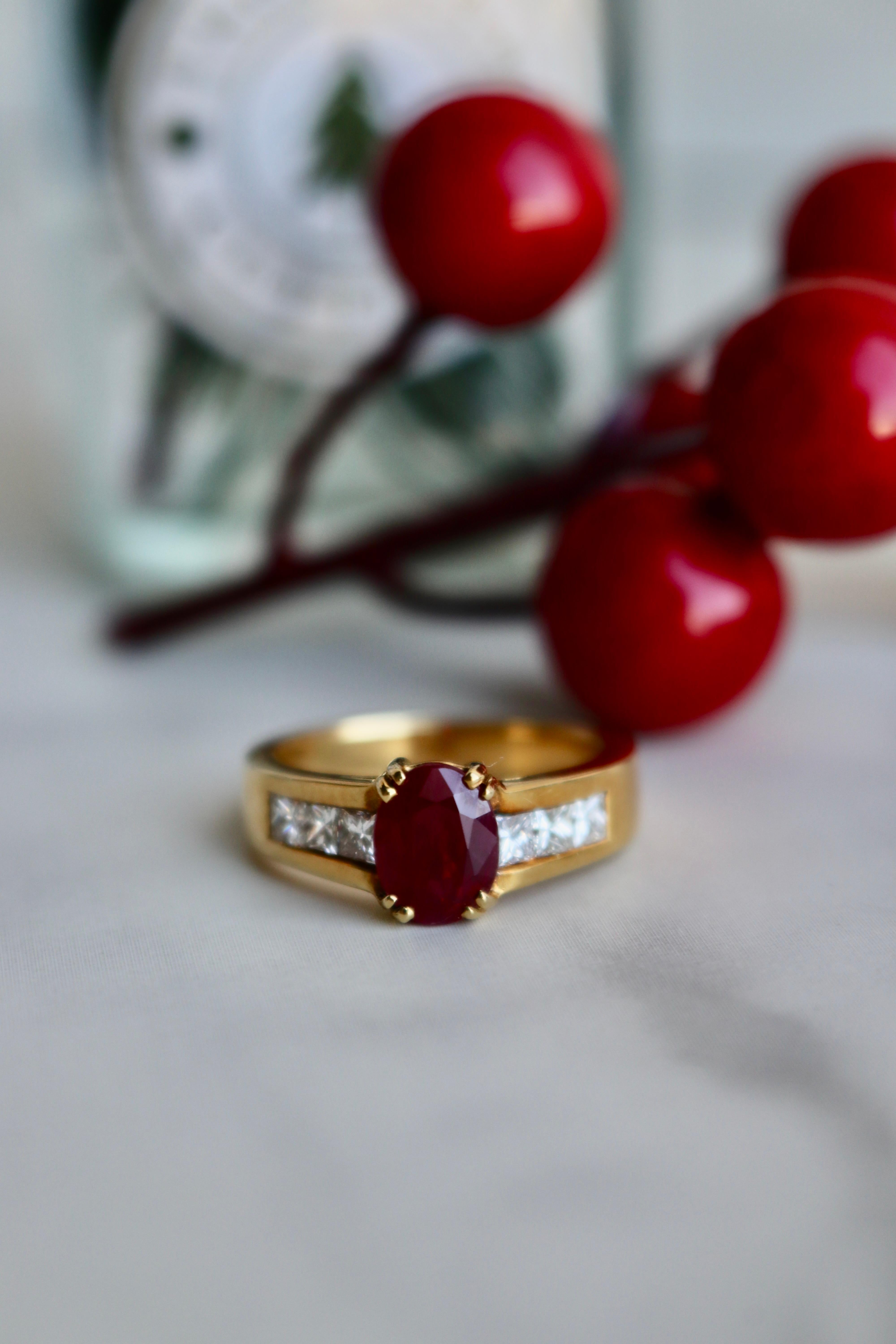 Vintage French Ruby and Diamond 18k Yellow Gold Ring For Sale 1