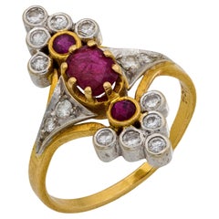 Anello navette francese d'epoca con rubino e diamante in oro giallo 18 carati
