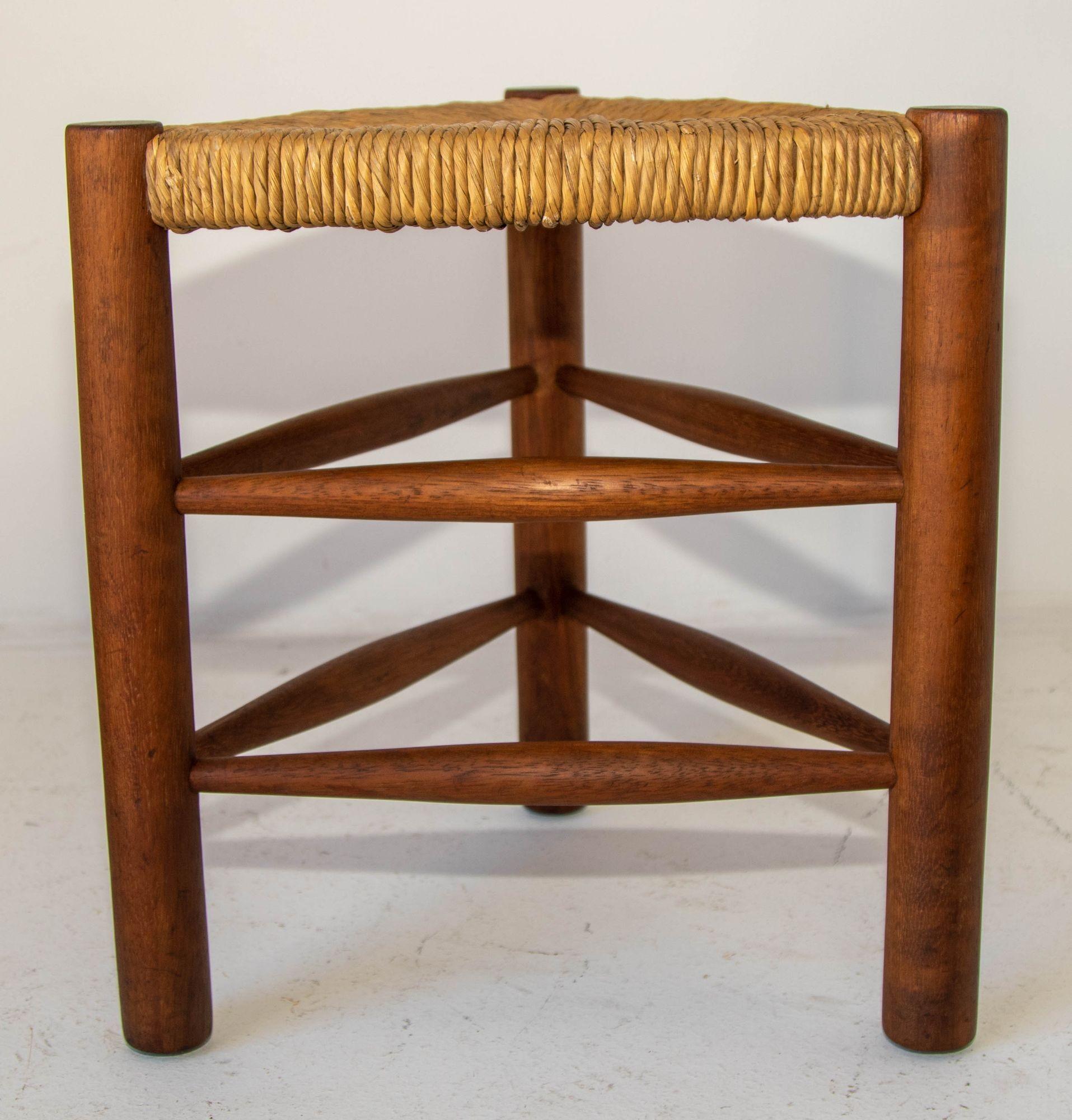 Hand-Crafted Vintage French Rush Woven Tripod Wooden Stool 1950 Charlotte Perriand Style For Sale