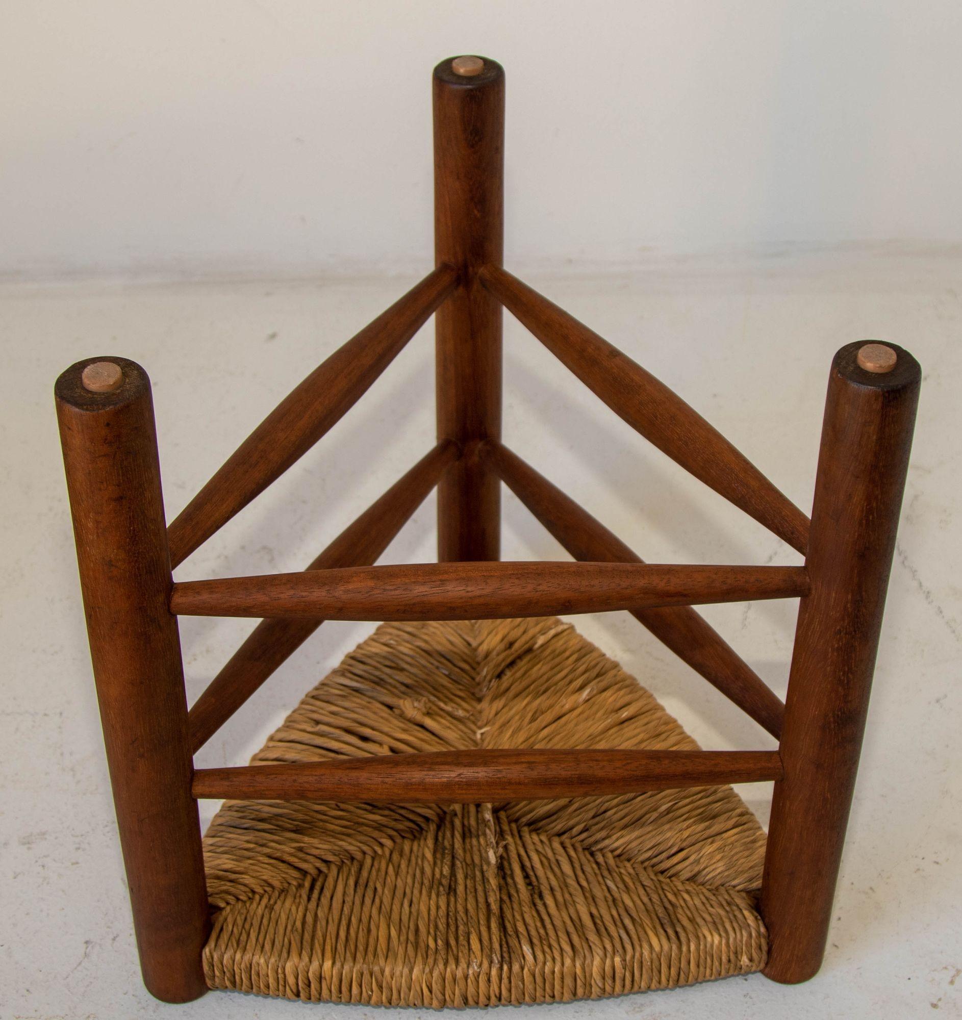 Straw Vintage French Rush Woven Tripod Wooden Stool 1950 Charlotte Perriand Style For Sale