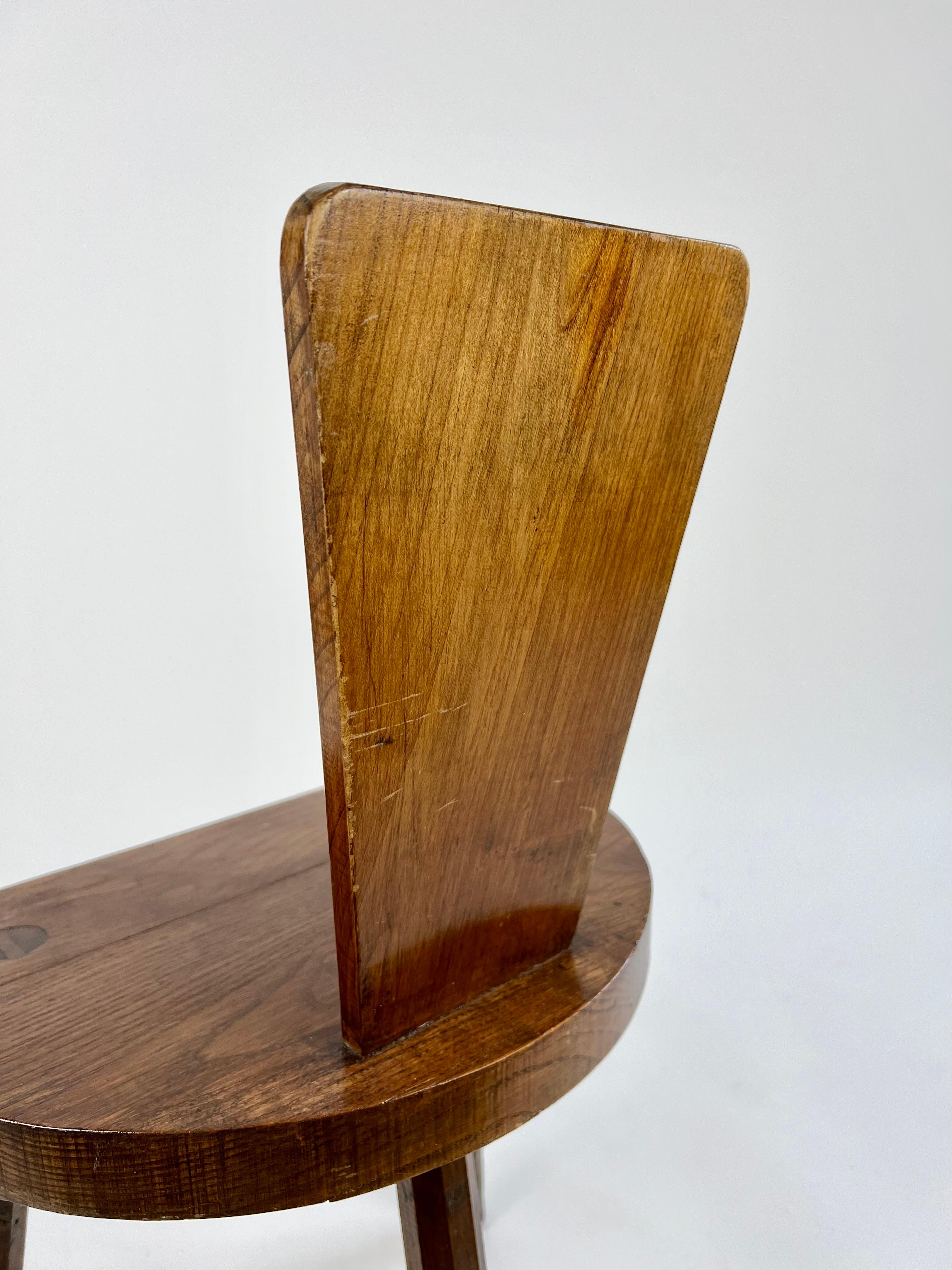 Französischer rustikaler primitiver Holz-Dreibein-Sessel im Vintage-Stil 10