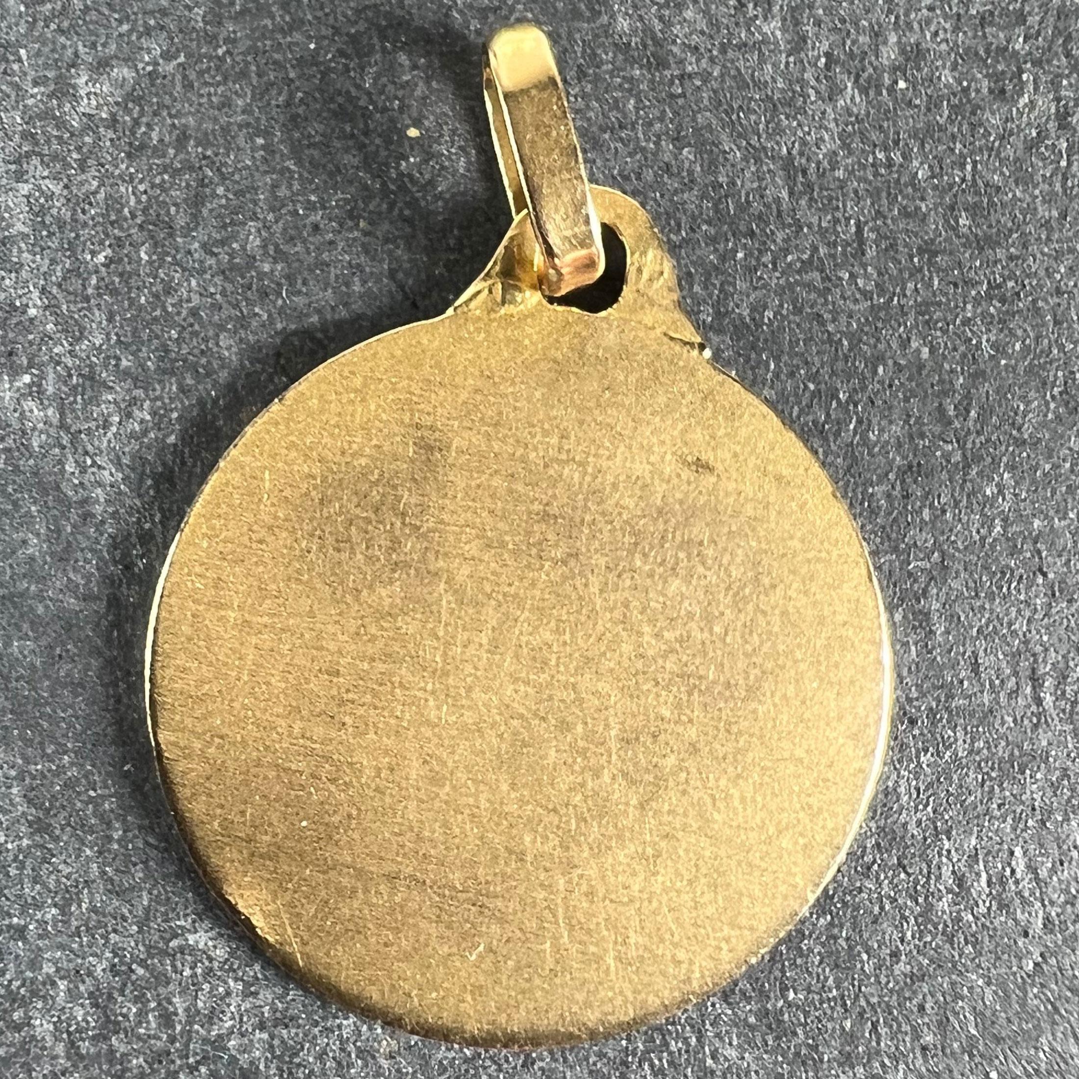 Vintage French Saint Christopher 18K Yellow Gold Charm Pendant Medal In condizioni buone in vendita a London, GB