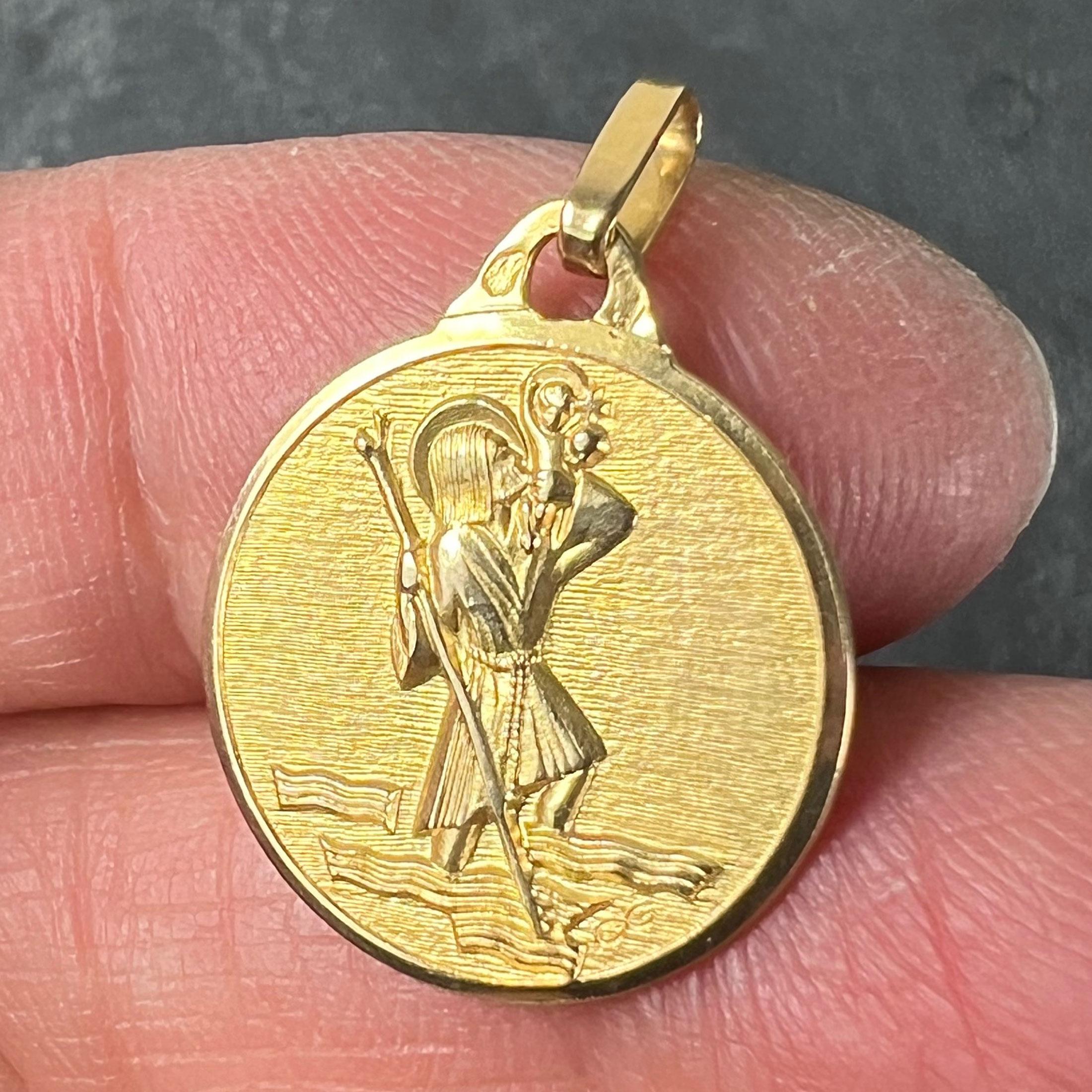 Vintage French Saint Christopher 18K Yellow Gold Charm Pendant Medal in vendita 2