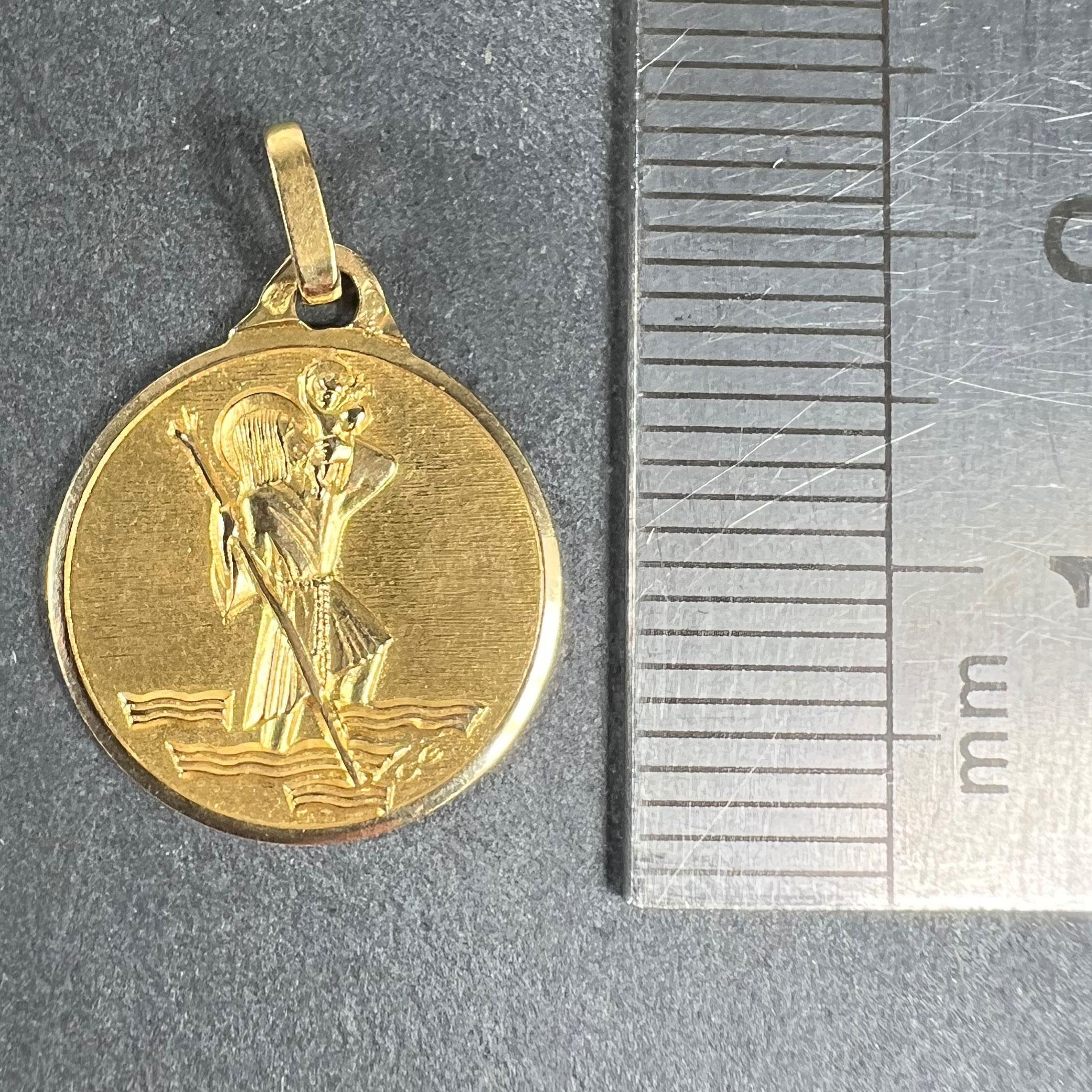 Vintage French Saint Christopher 18K Yellow Gold Charm Pendant Medal in vendita 5