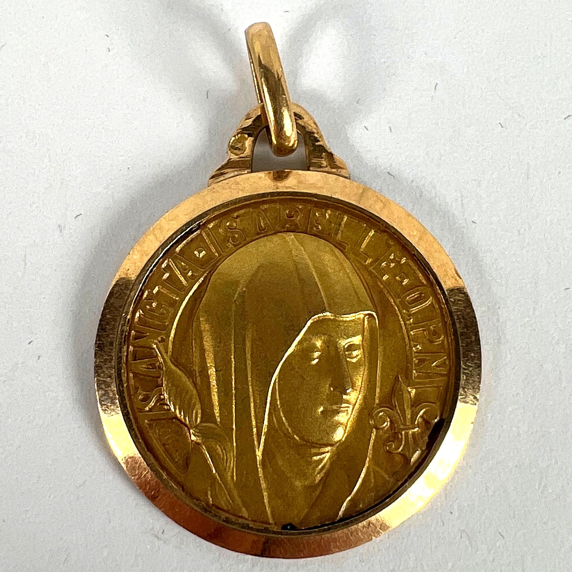 Vintage French Saint Isabelle of France 18 Karat Yellow Gold Medal Charm Pendant For Sale 6