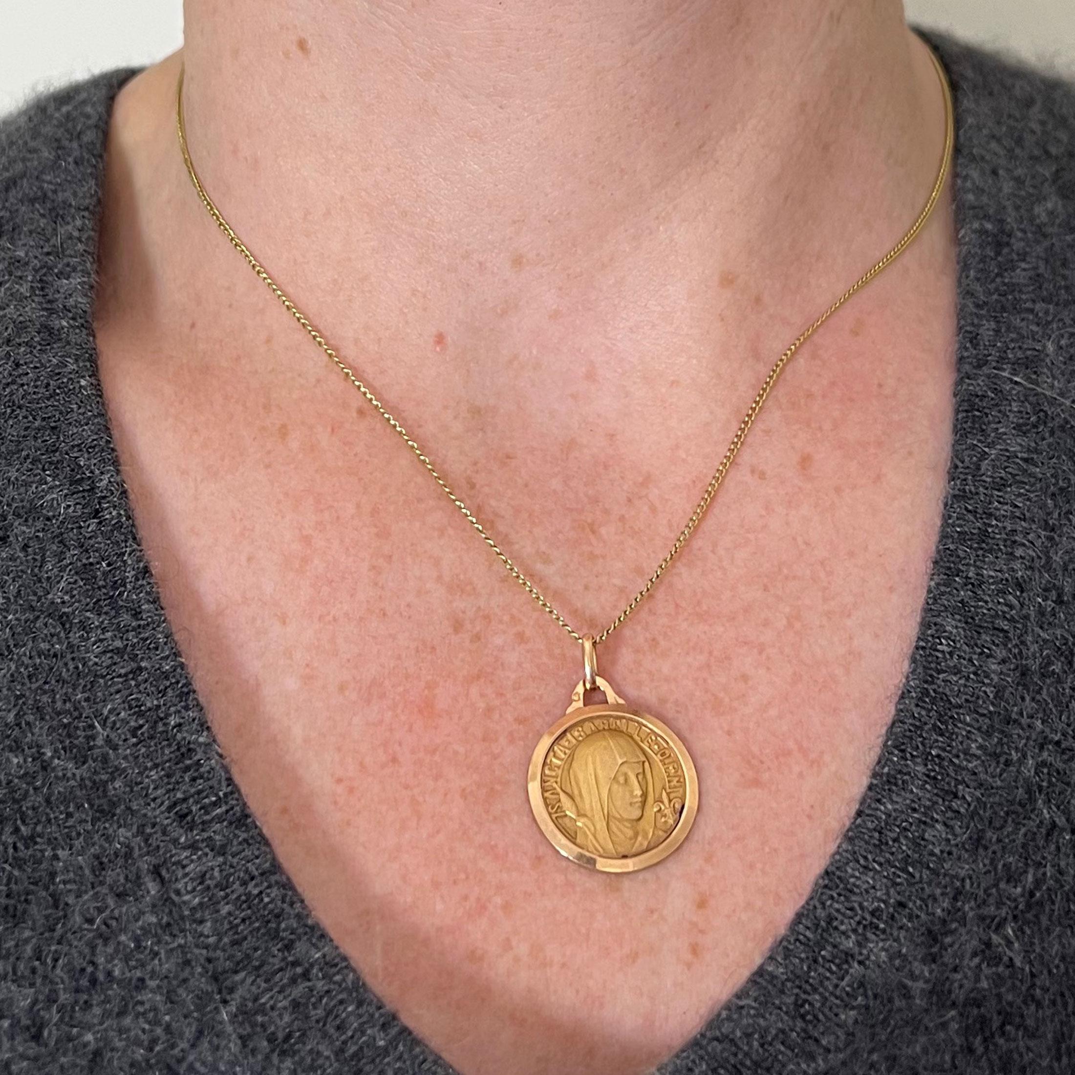 Women's or Men's Vintage French Saint Isabelle of France 18 Karat Yellow Gold Medal Charm Pendant For Sale