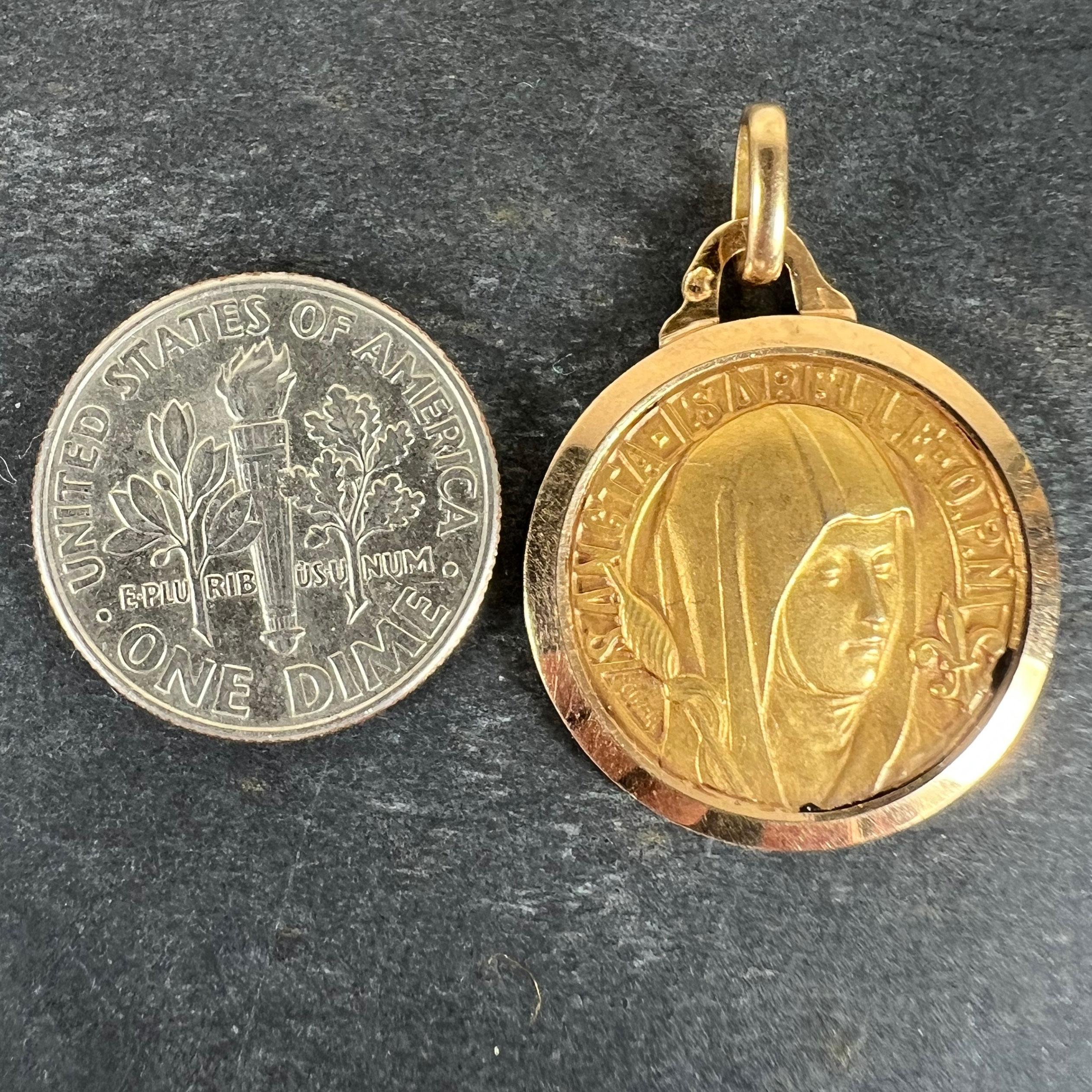 Vintage French Saint Isabelle of France 18 Karat Yellow Gold Medal Charm Pendant For Sale 5