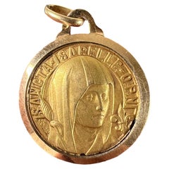 Vintage French Saint Isabelle of France 18 Karat Yellow Gold Medal Charm Pendant