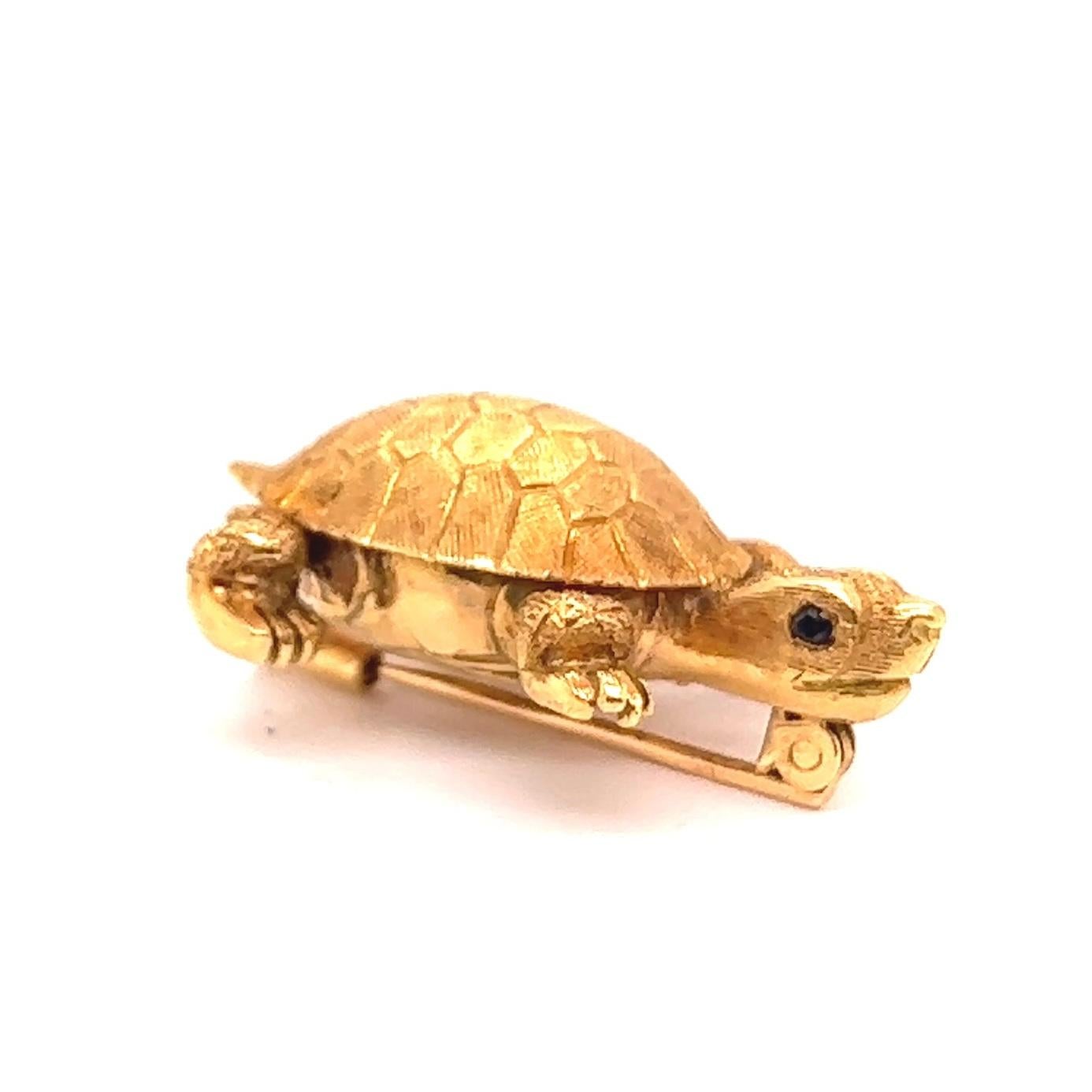 Round Cut Vintage French Sapphire 18 Karat Yellow Gold Turtle Brooch