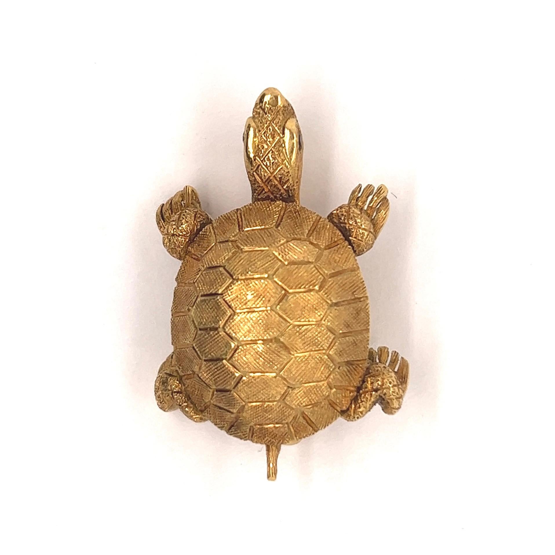 Vintage French Sapphire 18 Karat Yellow Gold Turtle Brooch In Excellent Condition In Beverly Hills, CA