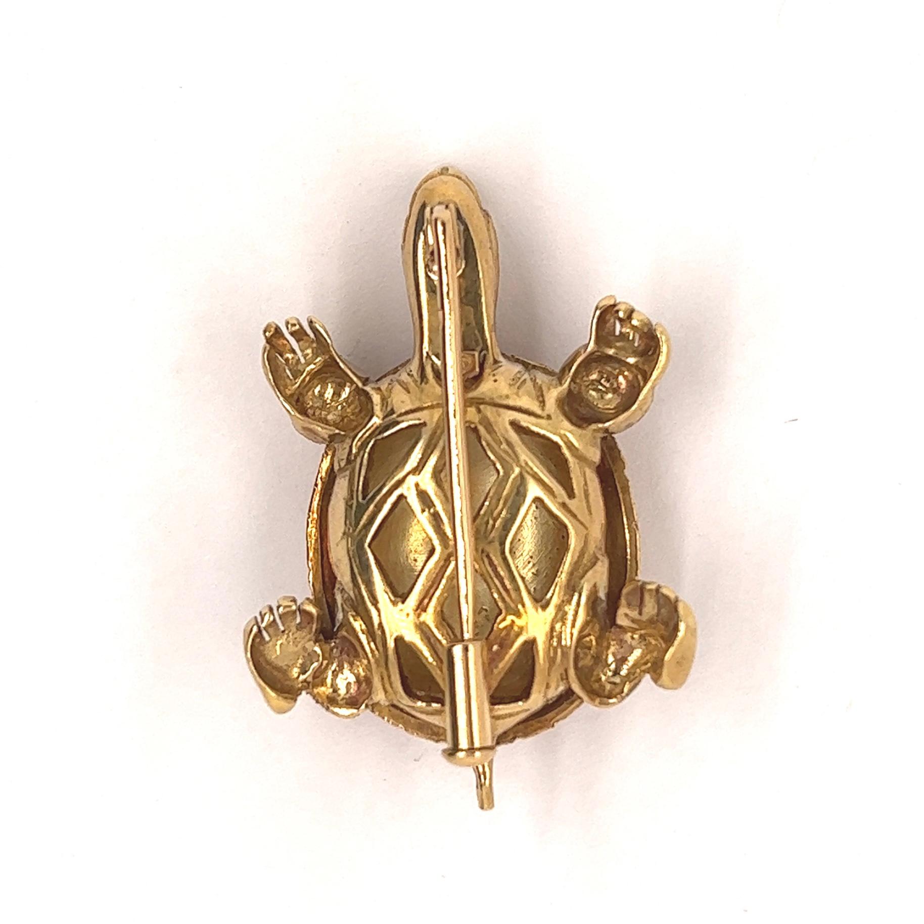 Women's or Men's Vintage French Sapphire 18 Karat Yellow Gold Turtle Brooch