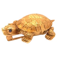 Vintage French Sapphire 18 Karat Yellow Gold Turtle Brooch