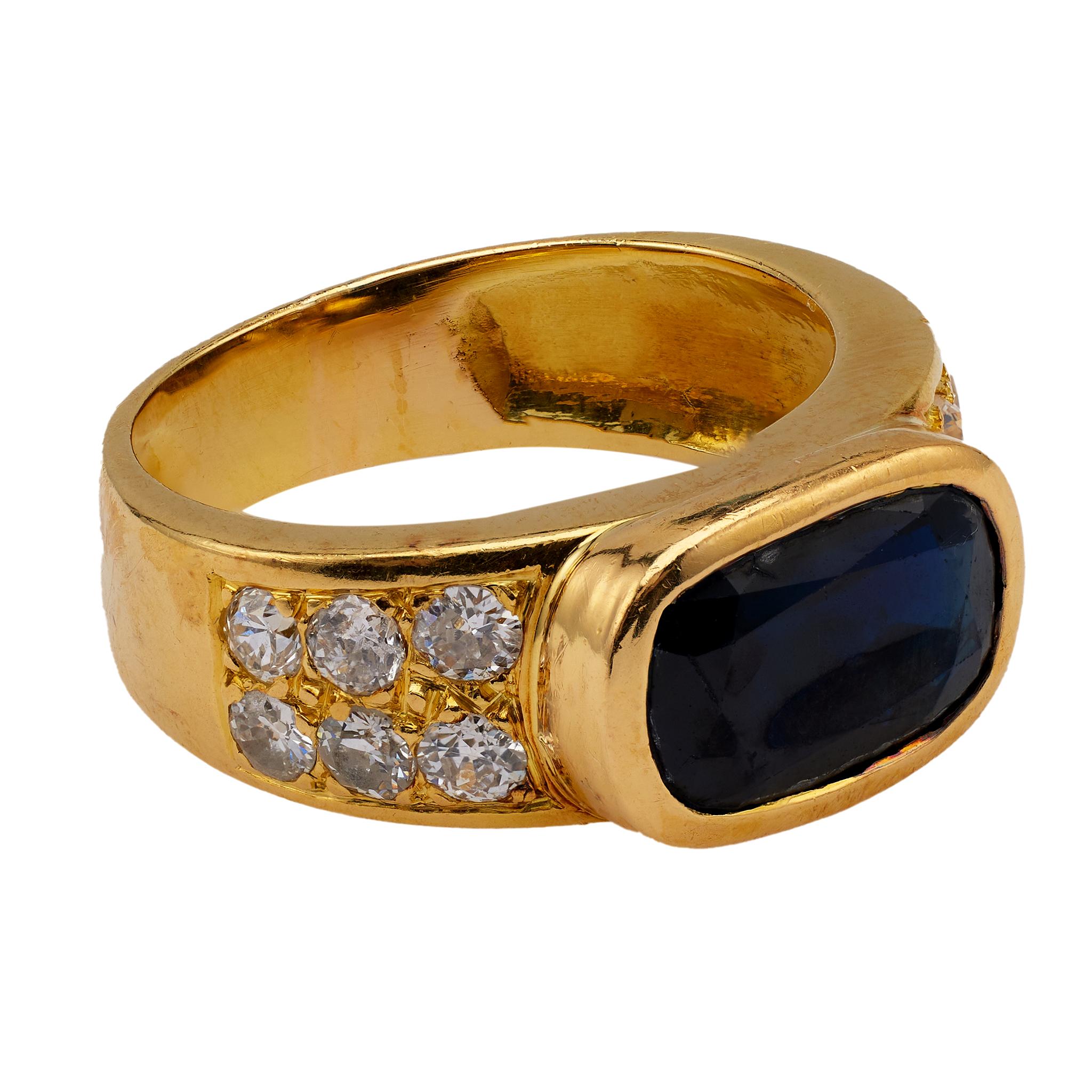 Women's or Men's Vintage French Sapphire and Diamond 18k Yellow Gold Ring For Sale