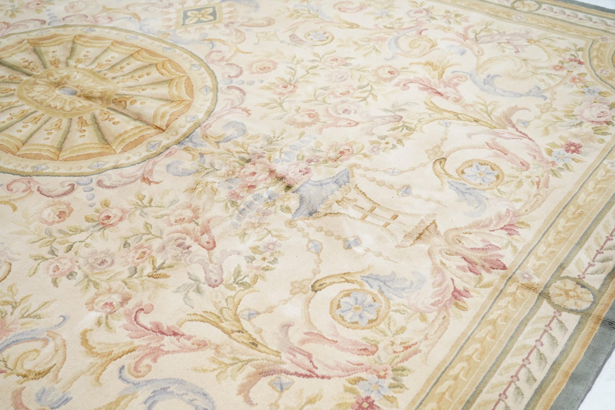 Französischer Savonnerie-Teppich im Vintage-Stil 9' x 12' (Wolle) im Angebot