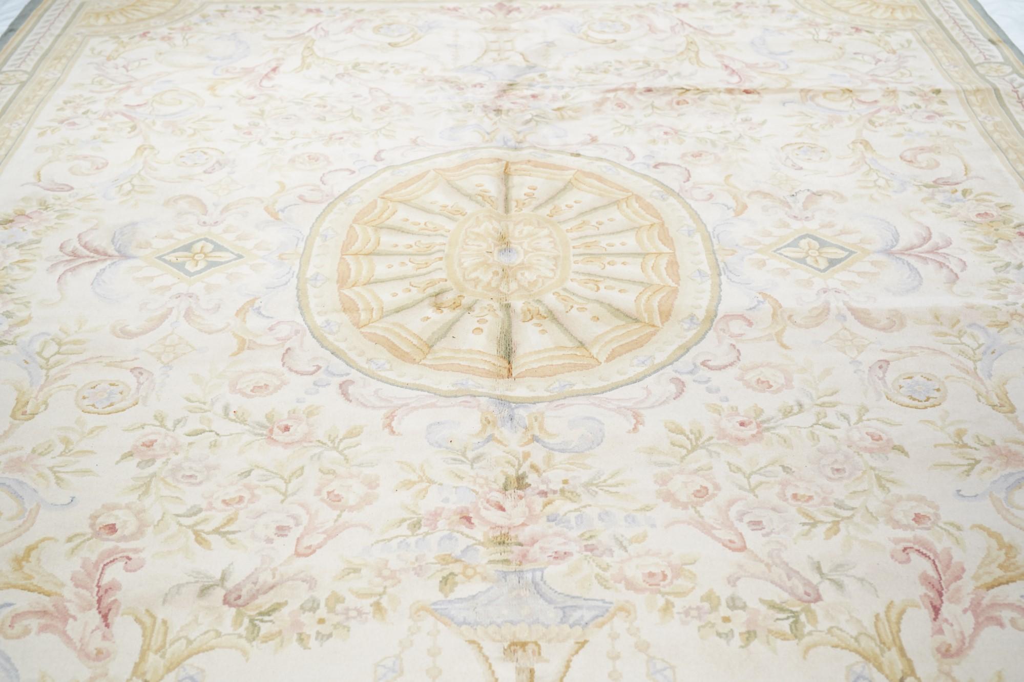 Französischer Savonnerie-Teppich im Vintage-Stil 9' x 12' im Angebot 2