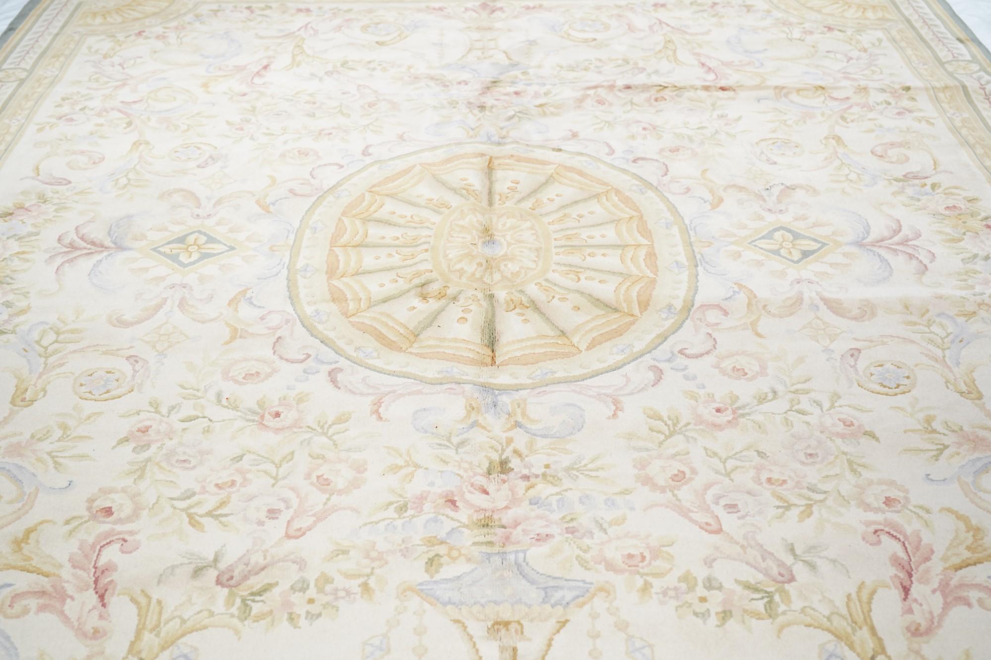 Vintage French Savonnerie Rug 9' x 12' 2