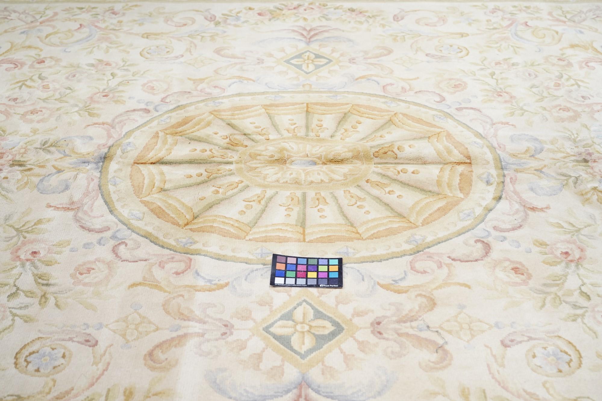 Französischer Savonnerie-Teppich im Vintage-Stil 9' x 12' im Angebot 3