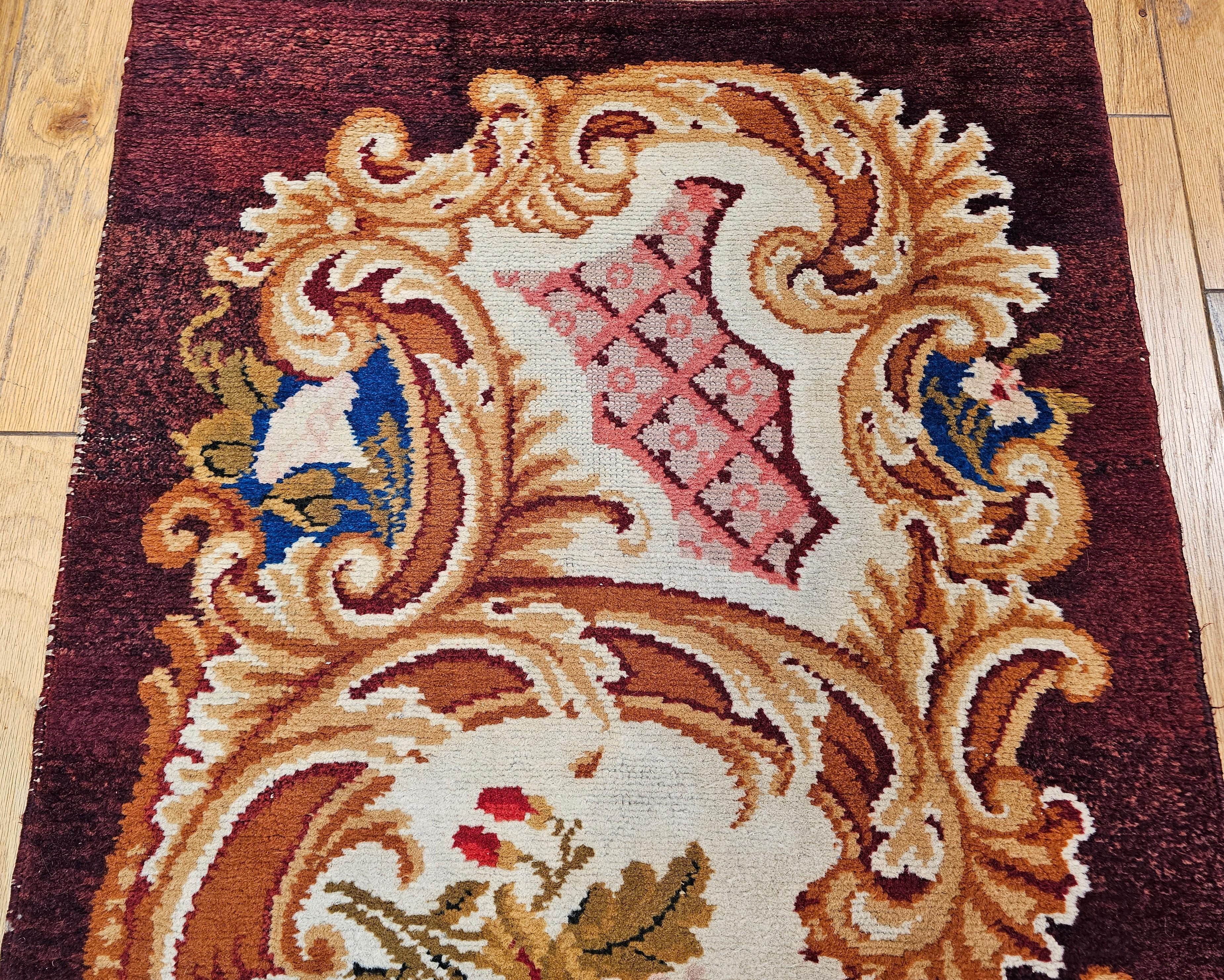 Savonnerie française vintage à motif floral en chocolat Brown, ivoire, rouge, bleu Bon état - En vente à Barrington, IL