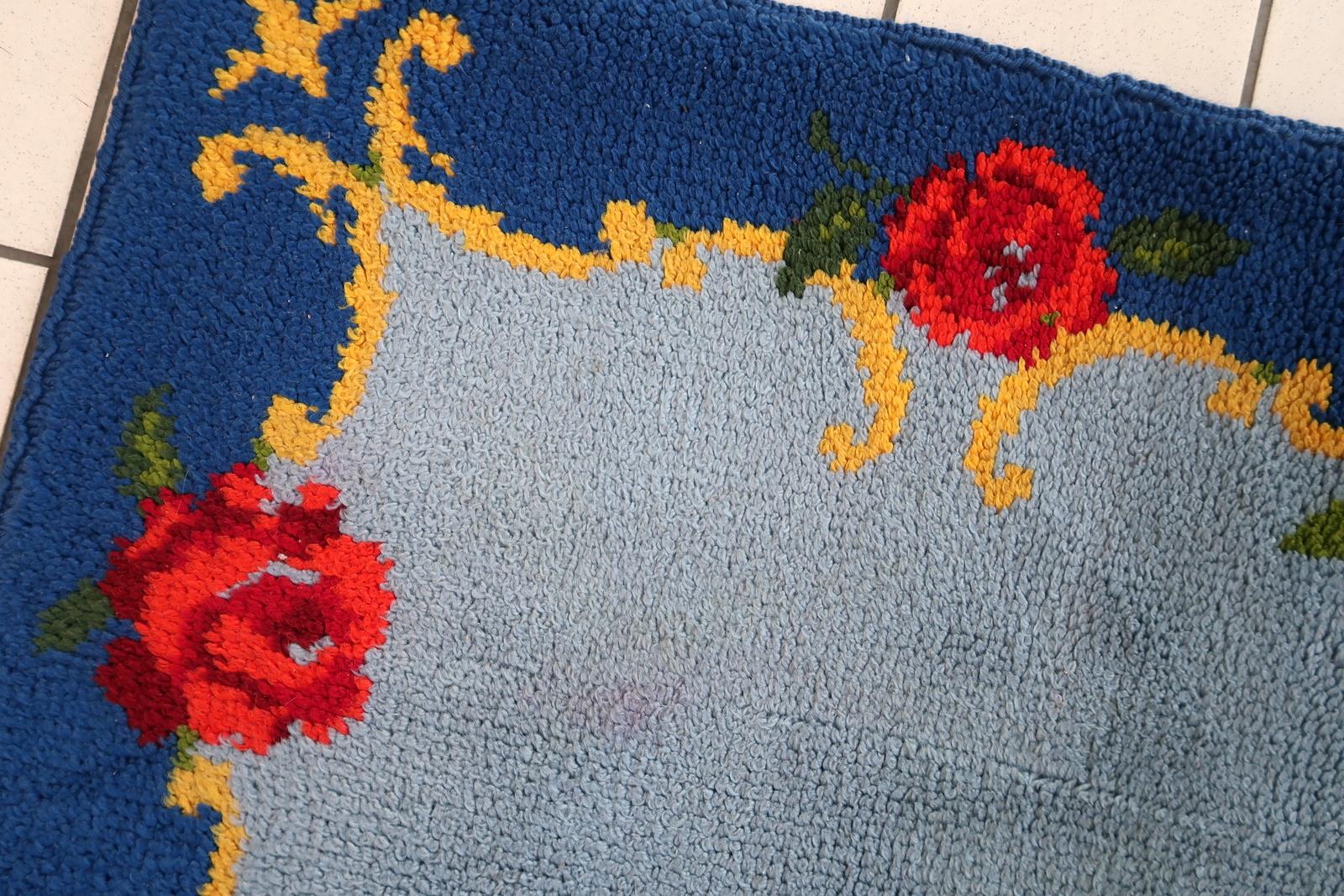 Vintage French Savonnerie rug in sky blue color. The rug has been made in wool in the end of 20th century. It is in original good condition.

-condition: original good,

-circa: 1960s,

-size: 2.5' x 5' (76cm x 155cm),

-material: