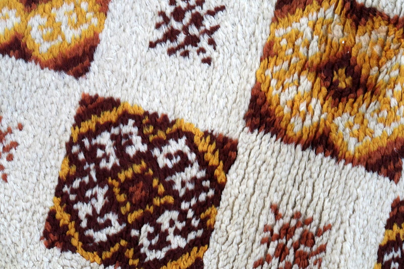 20th Century Vintage French Savonnerie Rug, 1960s, 1C817 For Sale