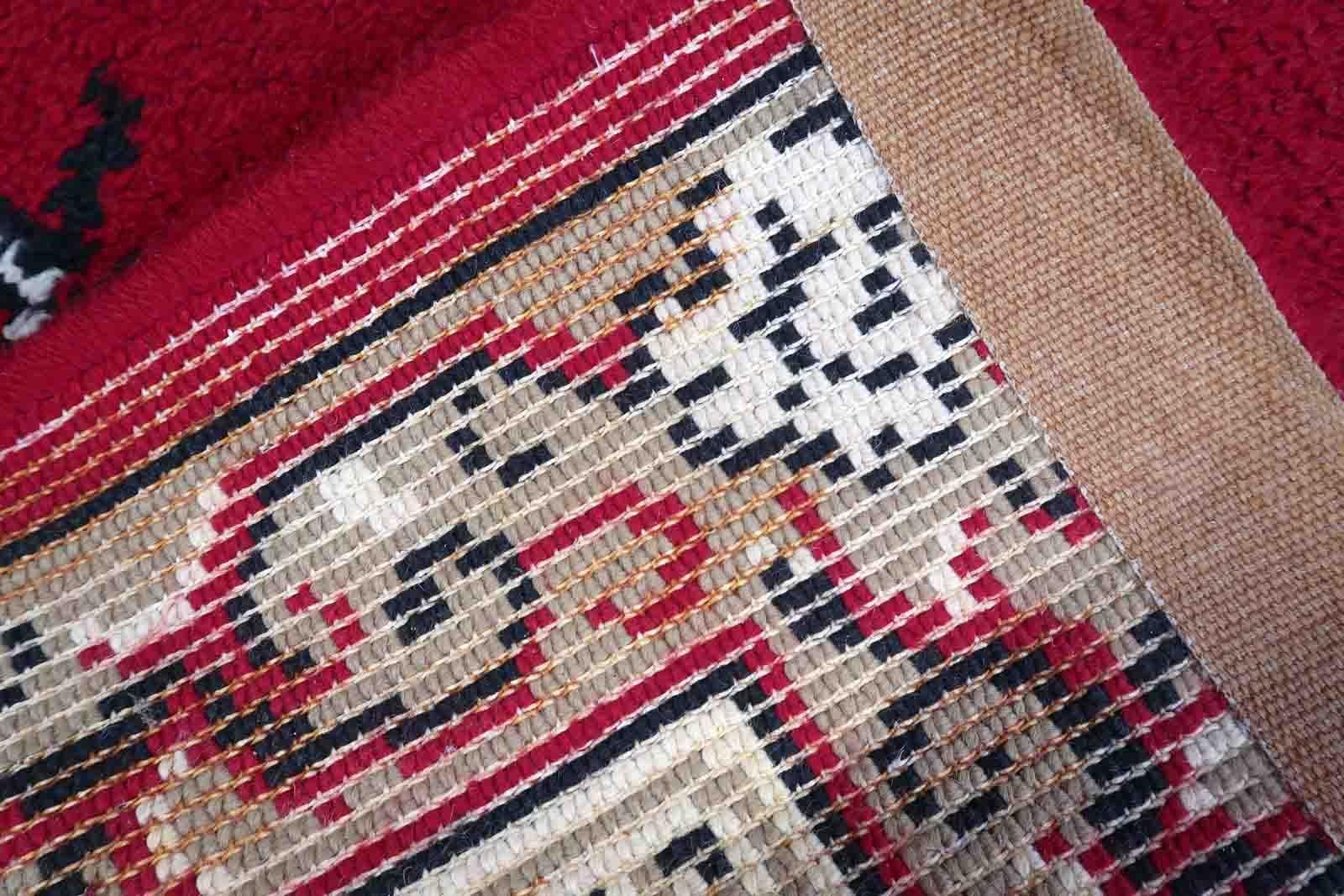 Vintage French Savonnerie Wollteppich in leuchtend roter Farbe und floralem Muster. Der Teppich stammt aus dem Ende des 20. Jahrhunderts und ist in gutem Originalzustand.

-Zustand: original gut,

-Umgebung: 1970er Jahre,

-Größe: 4,2' x 6,5'